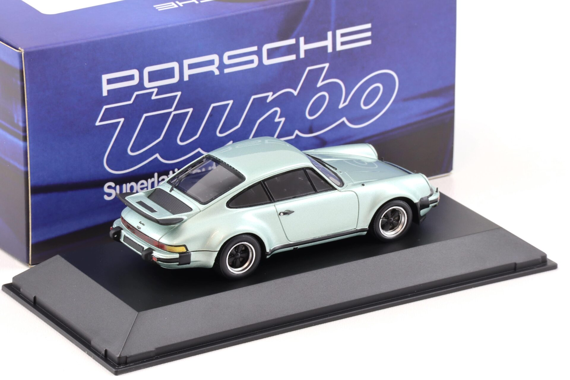 1:43 Spark Porsche 911 Turbo 3.0 Coupe silver-green metallic MAP Porsche Museum