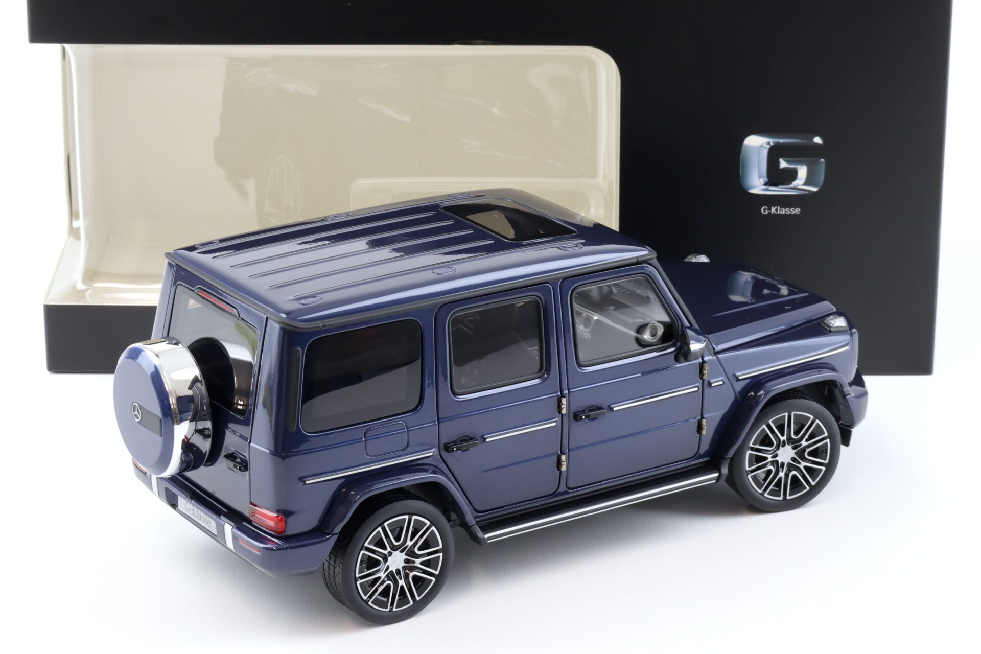 1:18 Norev Mercedes G-Klasse G500 AMG Line W463 sodalite blue 2024 DEALER VERSION