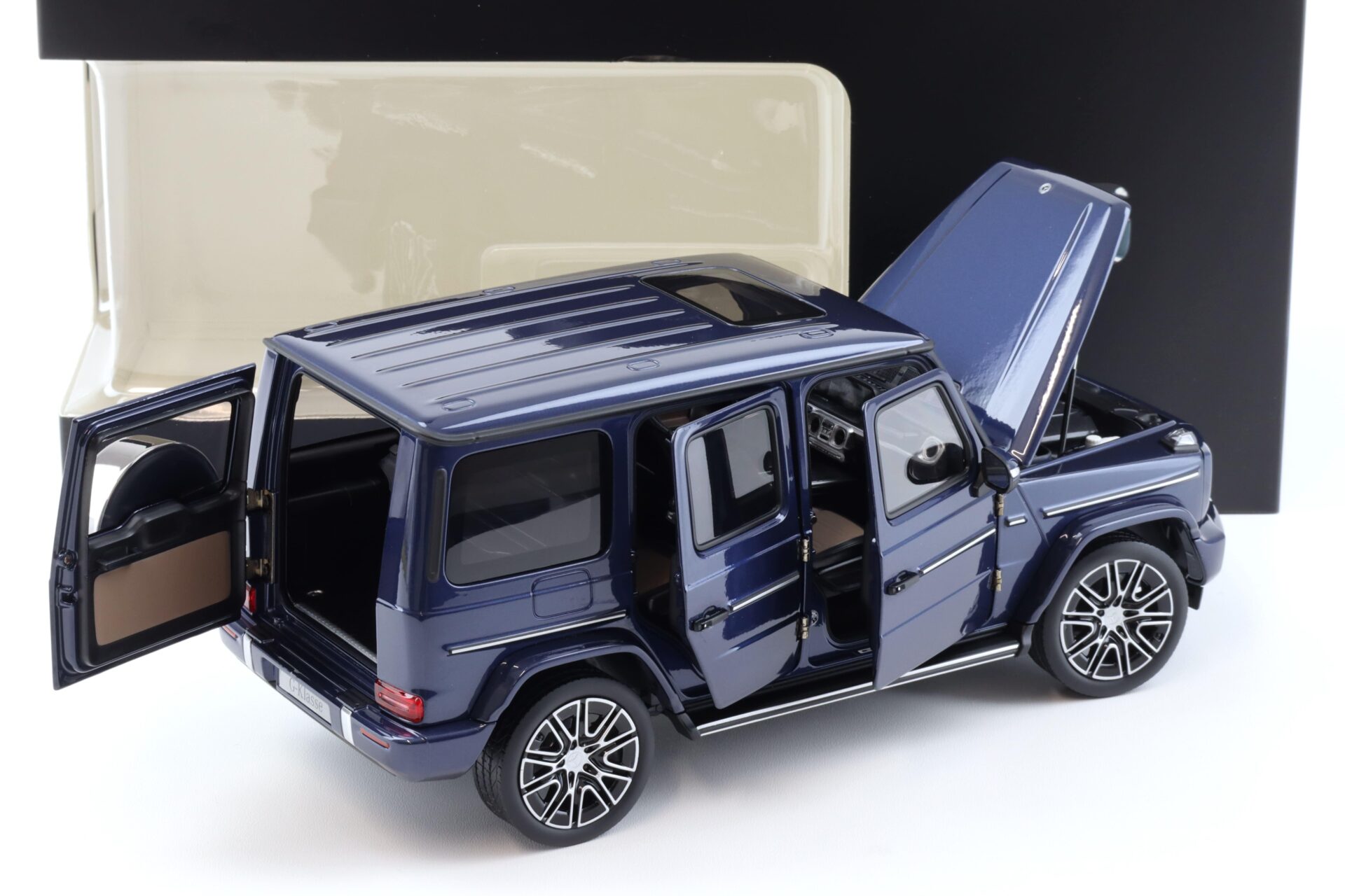 1:18 Norev Mercedes G-Klasse G500 AMG Line W463 sodalite blue 2024 DEALER VERSION