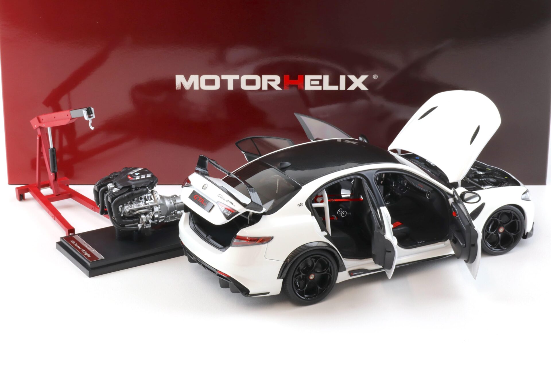 1:18 Motorhelix Alfa Romeo Giulia GTAm Bianco Trofed white + engine Die-Cast M89006