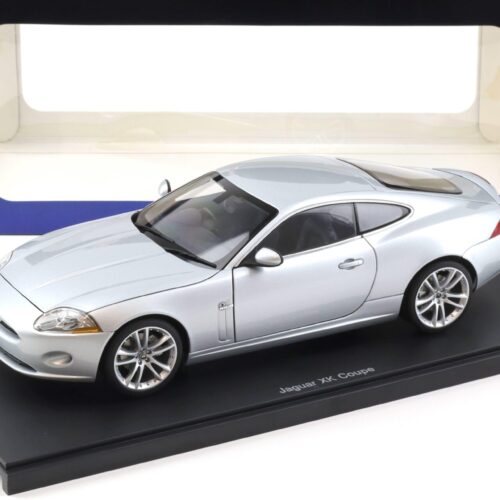 1:18 AUTOart Jaguar XK Coupe 2006 Liquid silver 73631