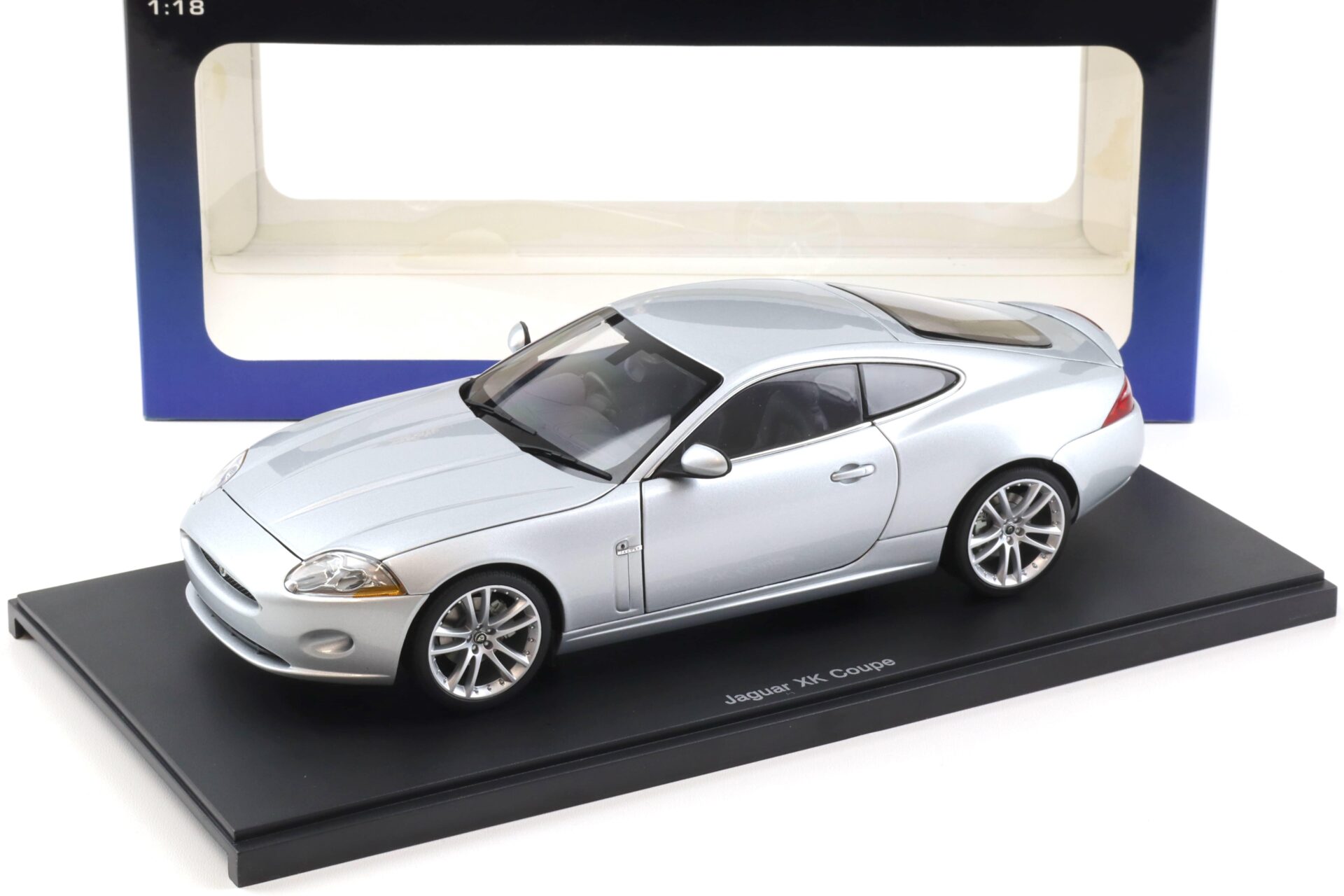 1:18 AUTOart Jaguar XK Coupe 2006 Liquid silver 73631