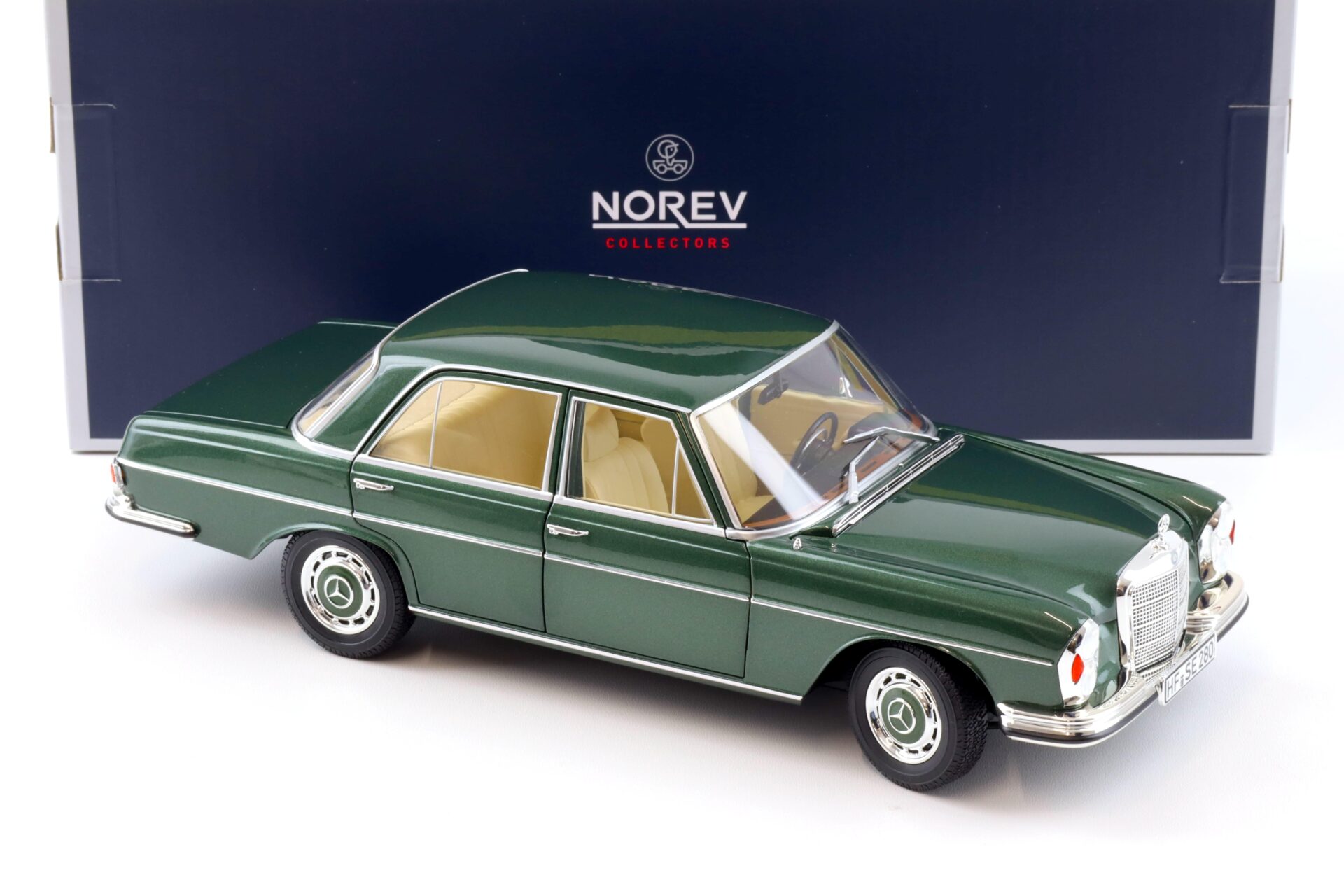 1:18 Norev Mercedes 280 SE Limousine W108 1968 green metallic 183533