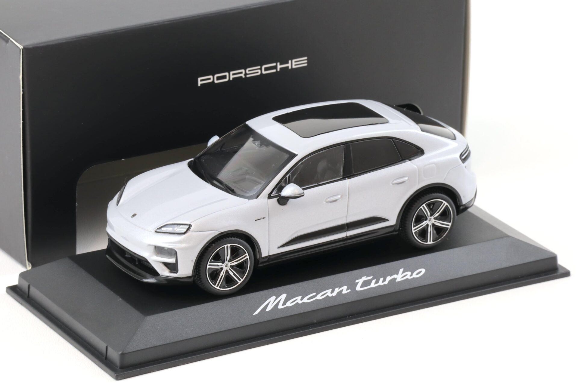 1:43 Solido Porsche Macan Turbo H2 Ice grey metallic 2024 WAP DEALER