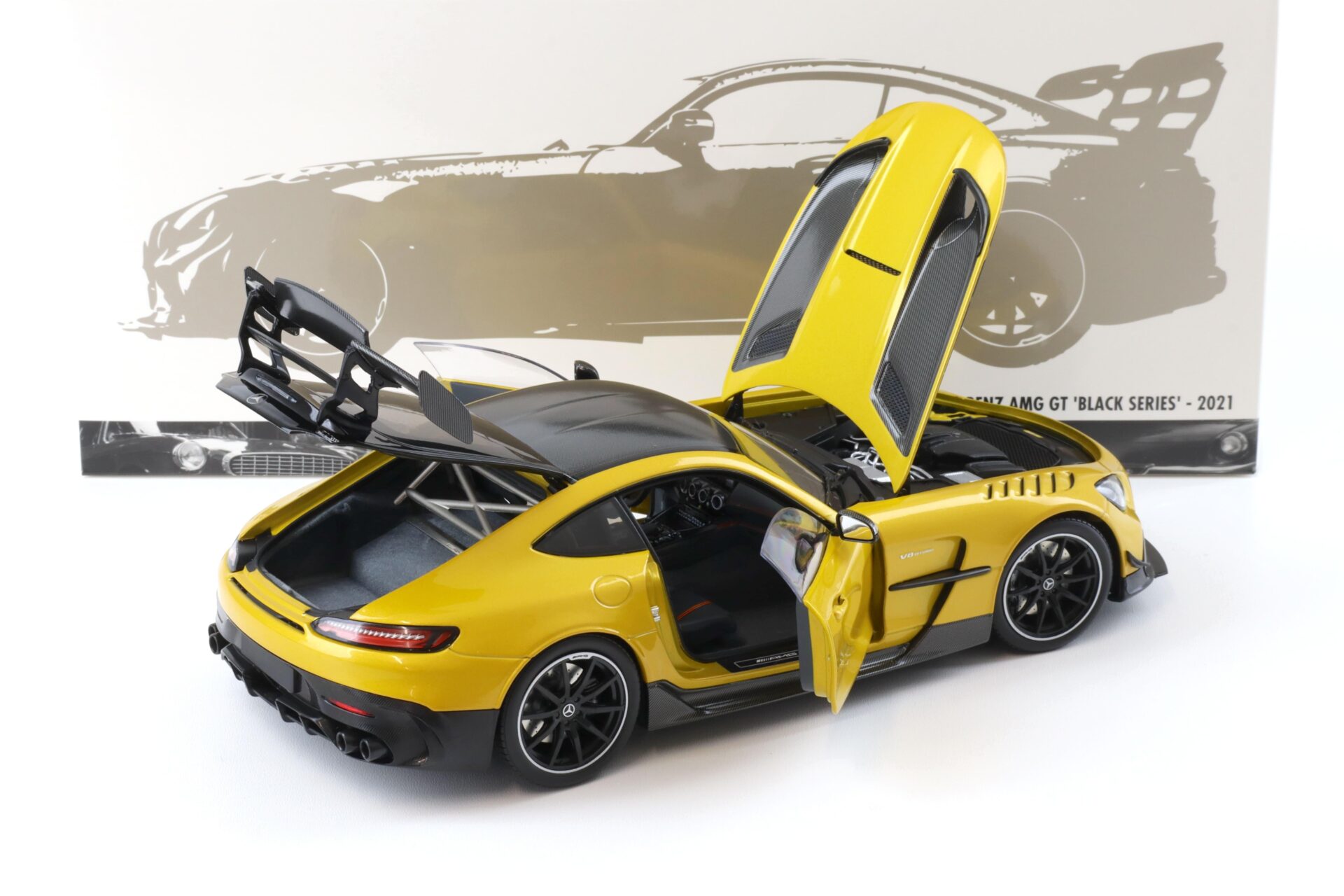 1:18 Minichamps Mercedes AMG GT Black Series 2021 Solarbeam yellow