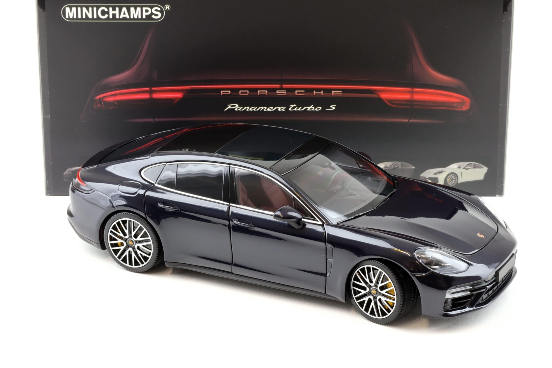 1:18 Minichamps Porsche Panamera Turbo S 2020 Gentian blue metallic