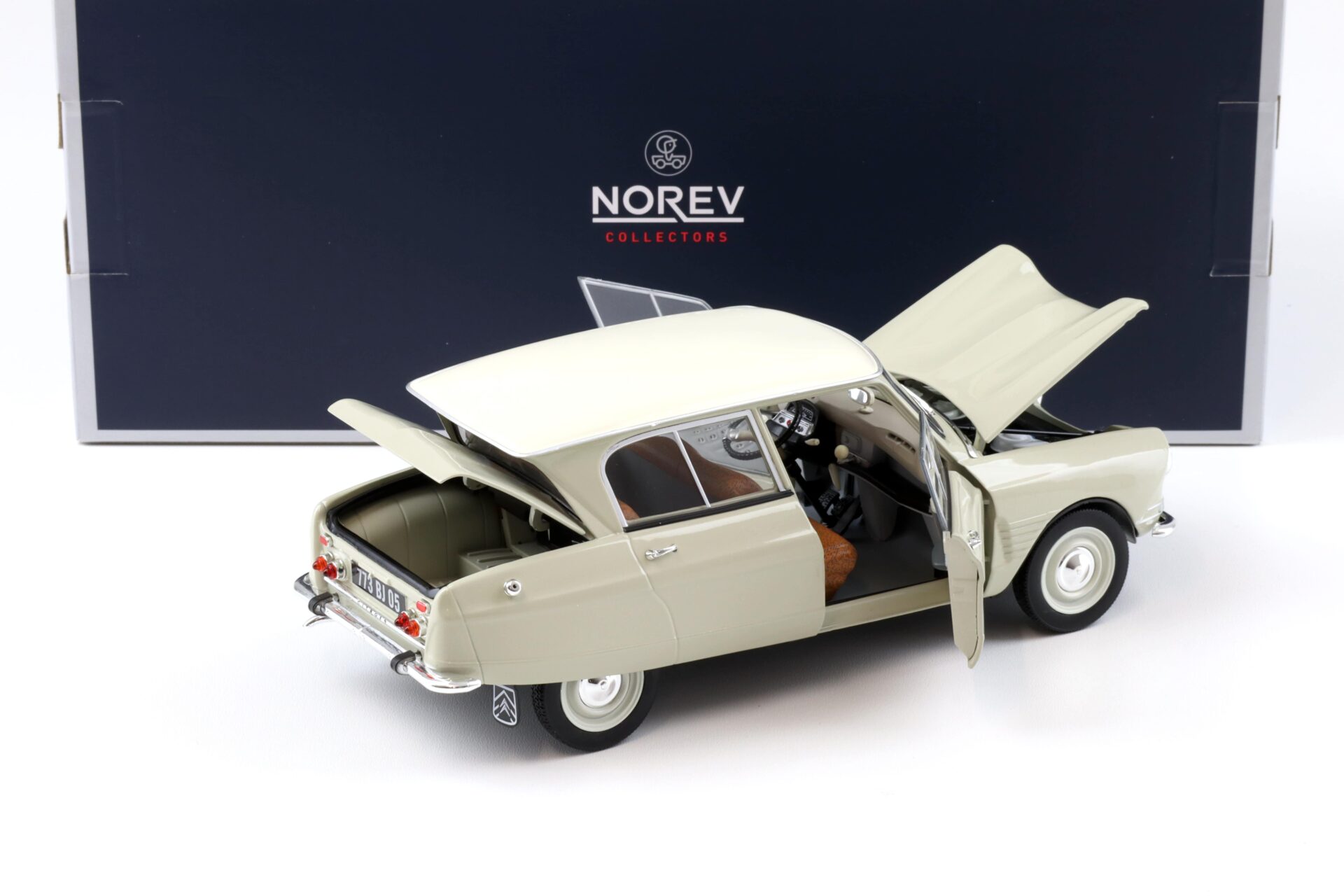 1:18 Norev Citroen Ami 6 Davos white 1965