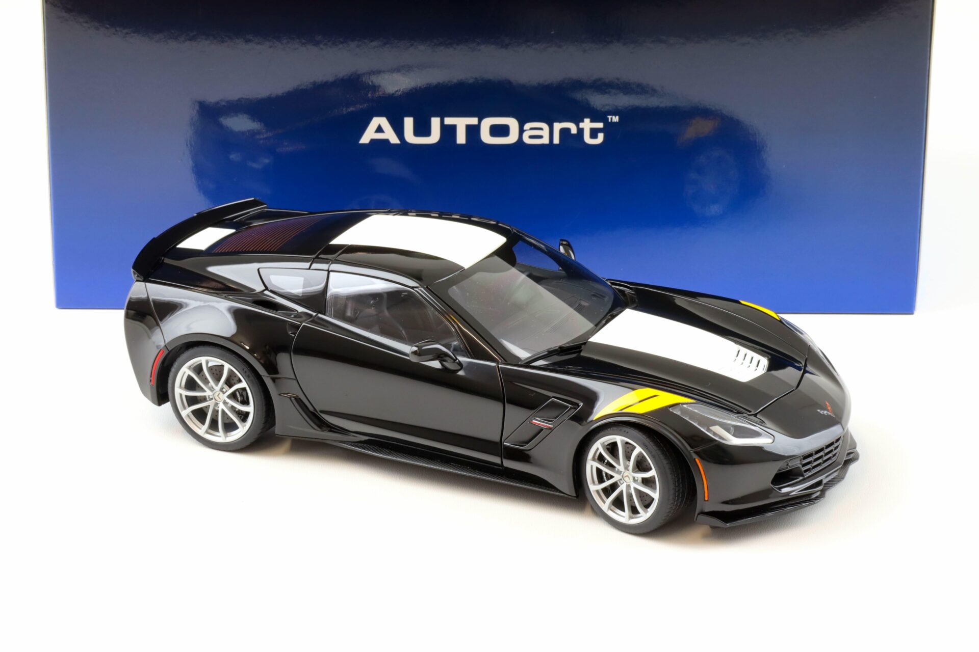 1:18 AUTOart Chevrolet Corvette C7 Grand Sport black/ white stripes 71273