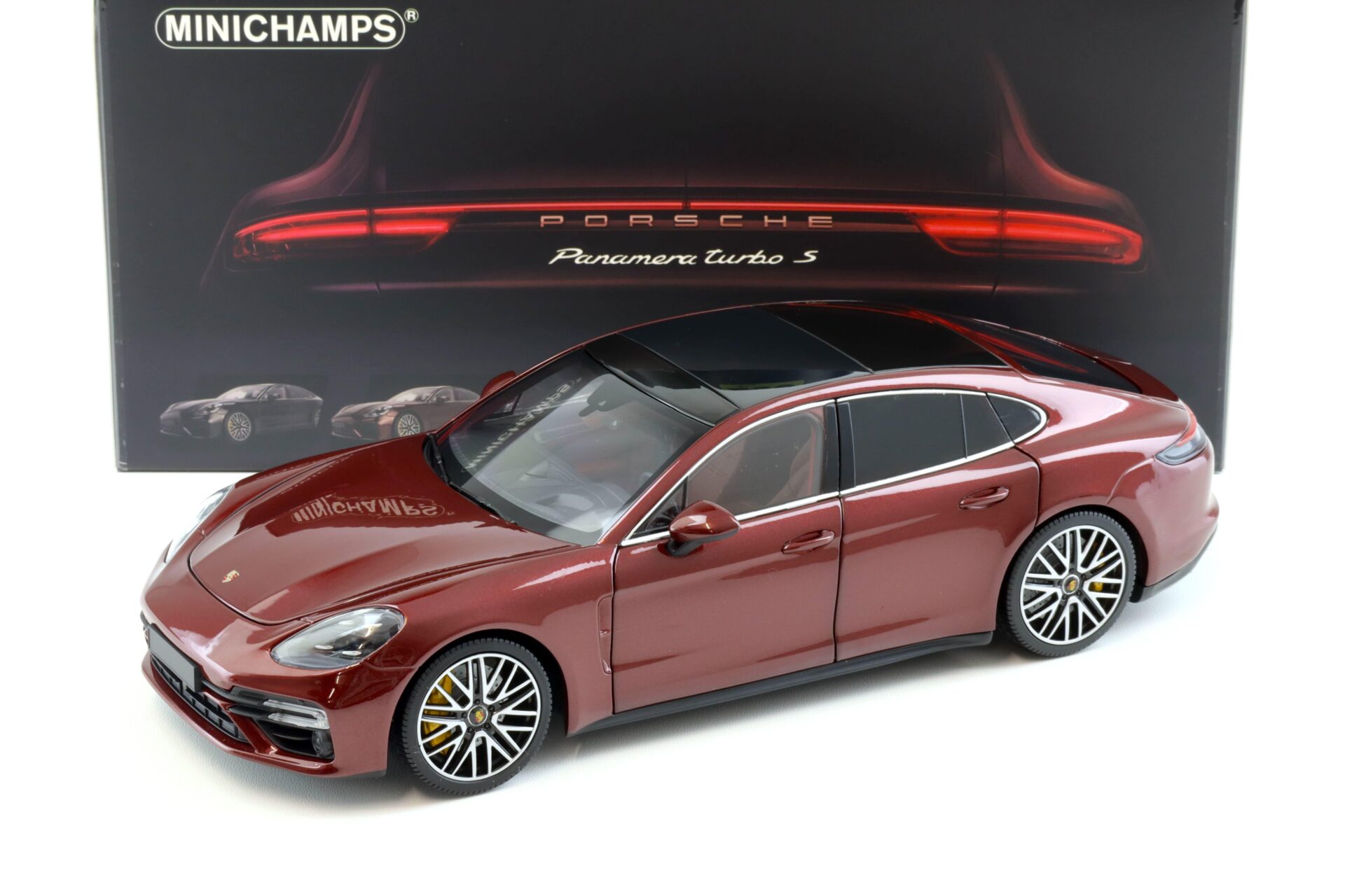 1:18 Minichamps Porsche Panamera Turbo S 2020 dark red metallic