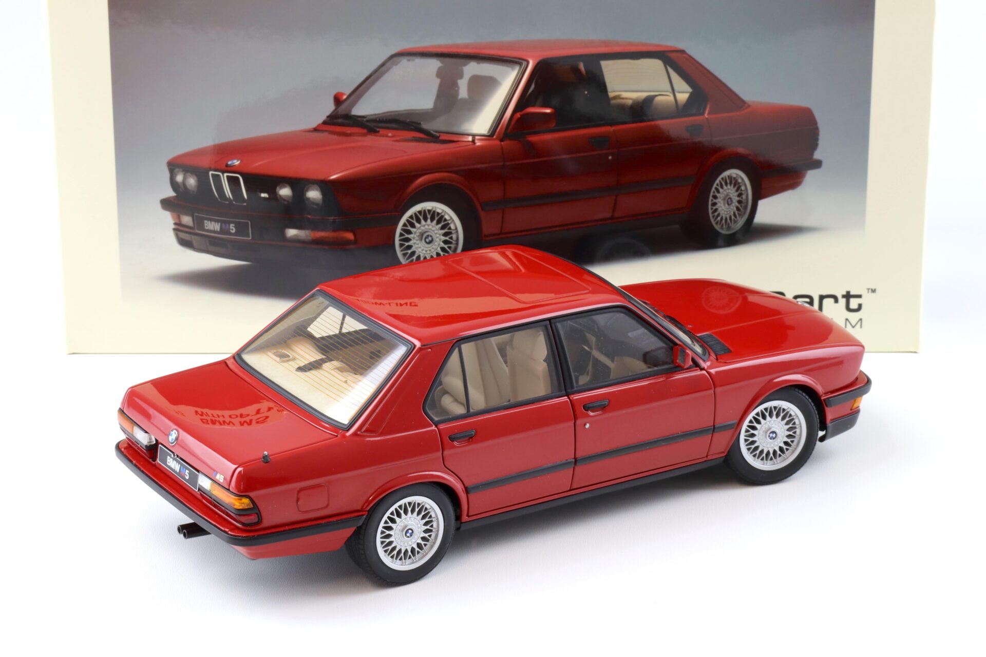 1:18 AUTOart BMW M5 E28 Shadow Line 1987 Zinnober red 75152