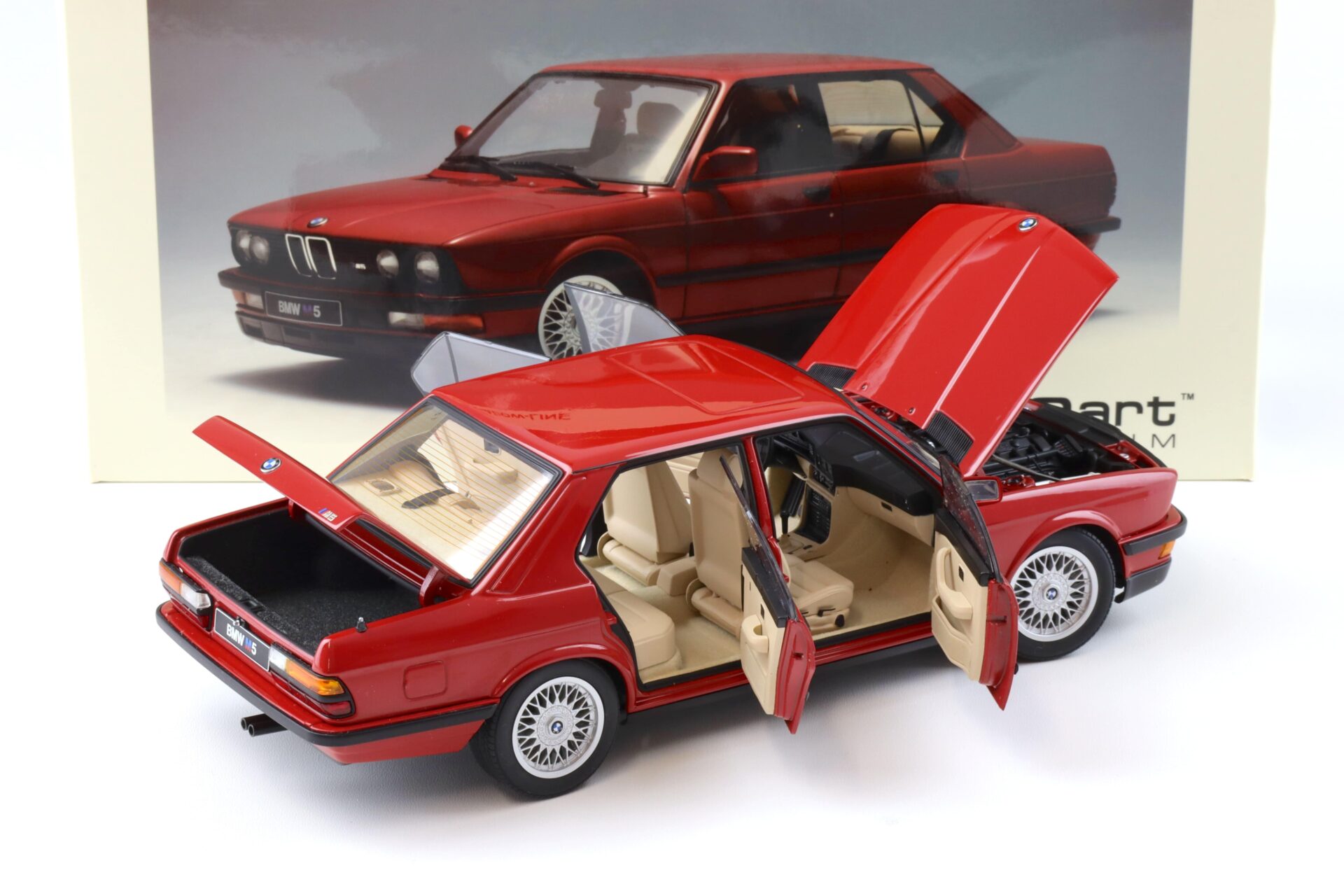 1:18 AUTOart BMW M5 E28 Shadow Line 1987 Zinnober red 75152