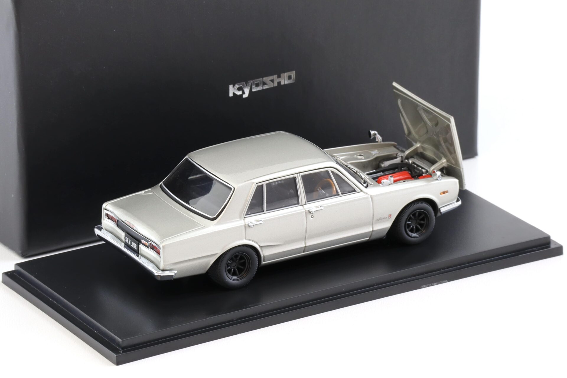 1:43 Kyosho Nissan Skyline 2000 GT-R 4 doors (1969) PGC10 wide wheel silver