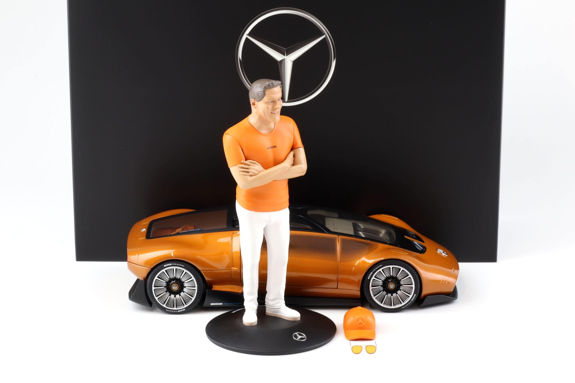 1:18 NZG Mercedes Vision ONE-ELEVEN orange with Figur Gorden Wagener DEALER VERSION
