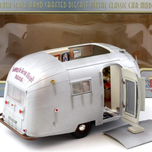 1:18 Motor City Classics Weathered AIRSTREAM Trailer Camper Wohnwagen silver 94007