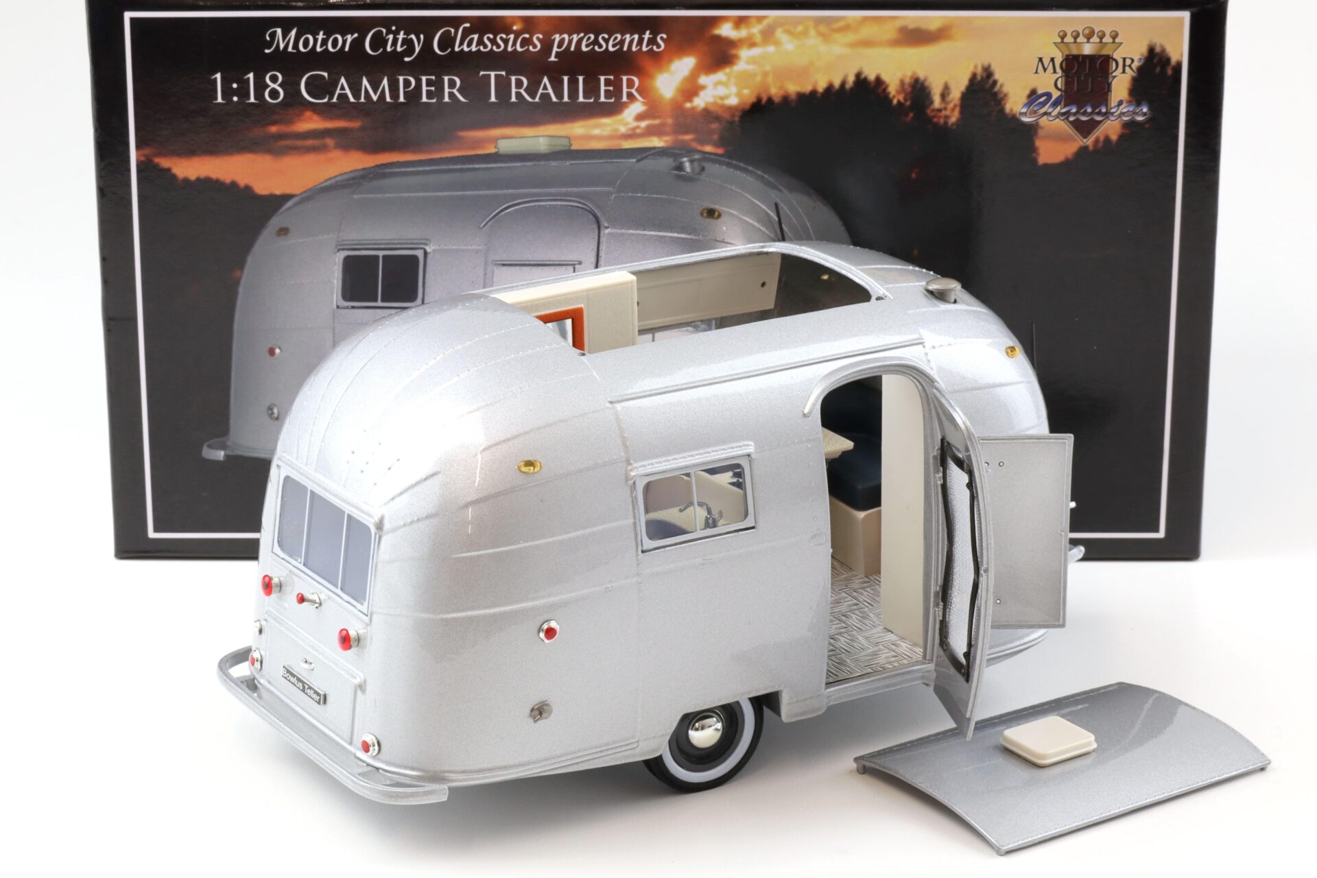 1:18 Motor City Classics Bowlus Teller Airstream Camper Wohnwagen silver 88101