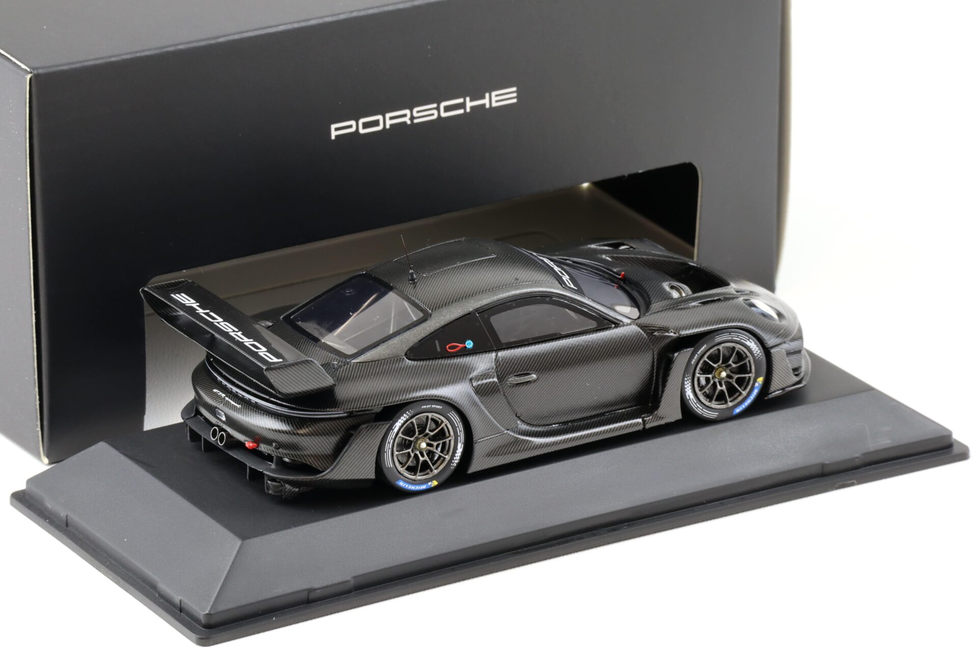 1:43 Spark Porsche 911 992 GT3 R Rennsport Full Carbon black WAP DEALER