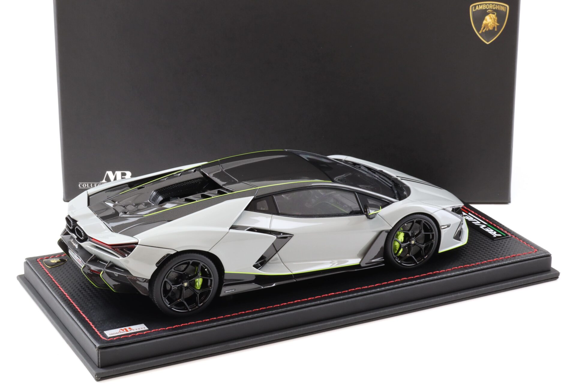 1:18 MR Collection Lamborghini Revuelto Grigio Hati & Verde with display - Limited 99 pcs.