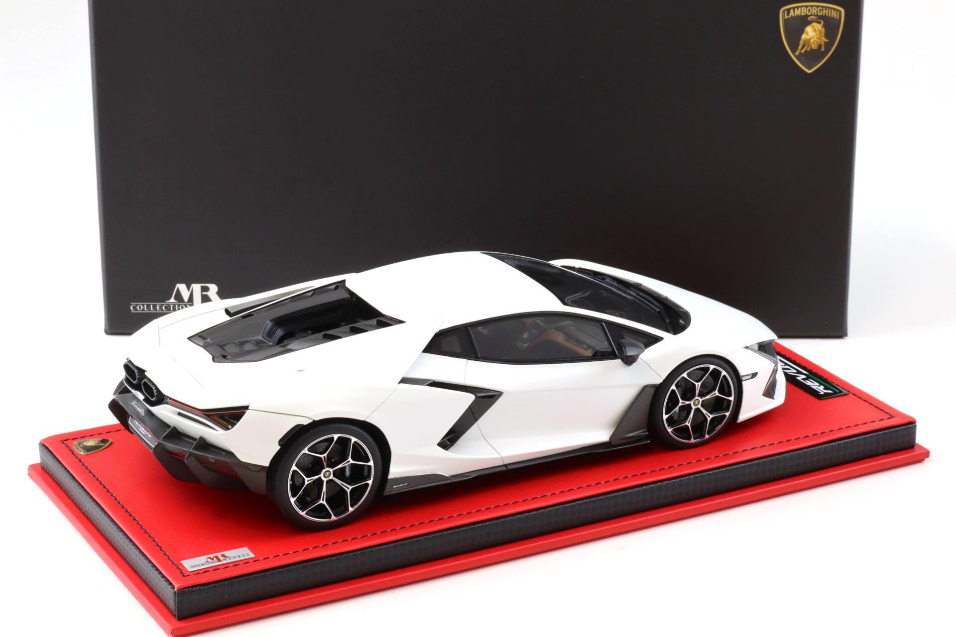1:18 MR Collection Lamborghini Revuelto Bianco Siderale Matt with display - Limited 99 pcs.