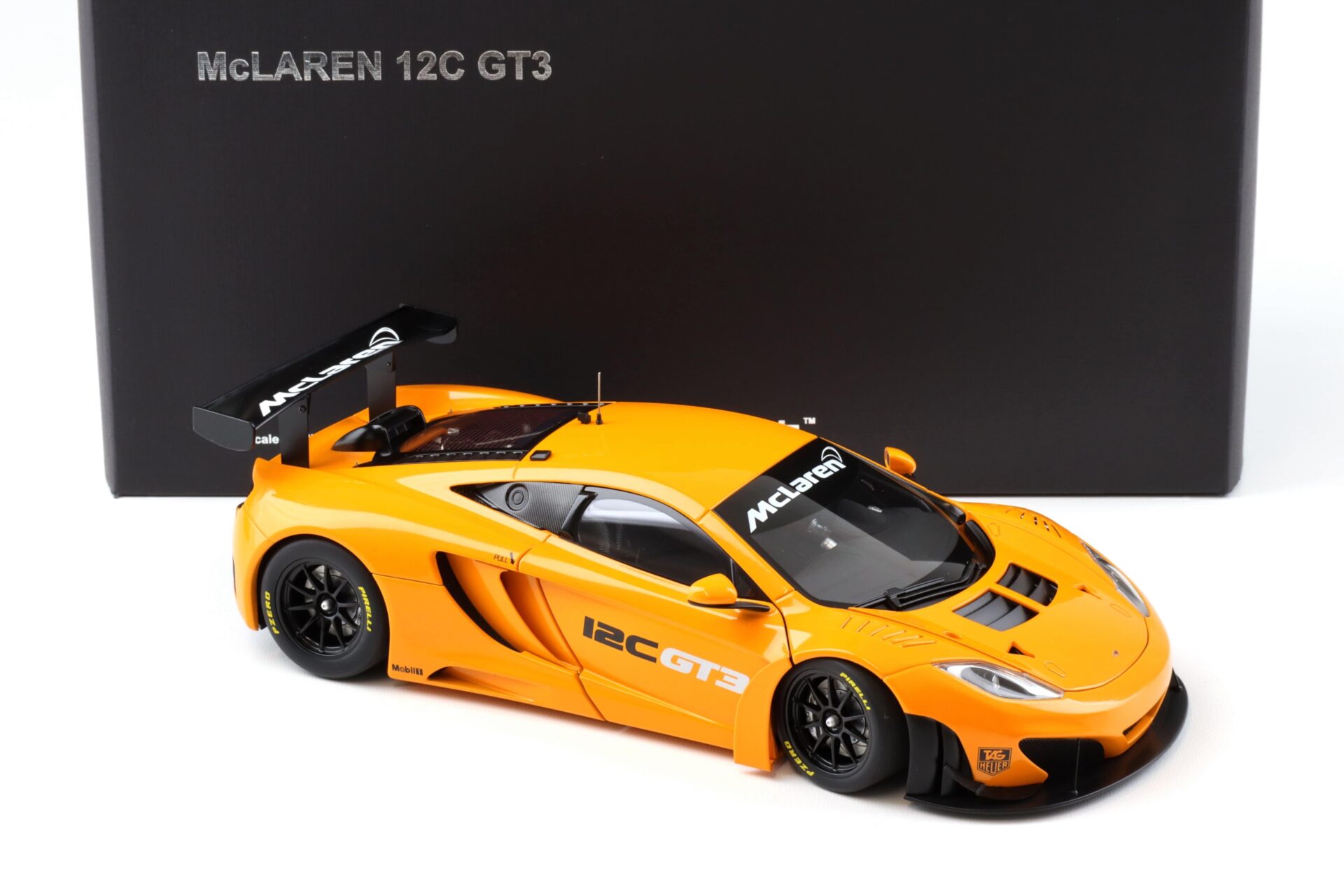 1:18 AUTOart McLAREN 12C GT3 Coupe Presentation Car metallic orange 81340