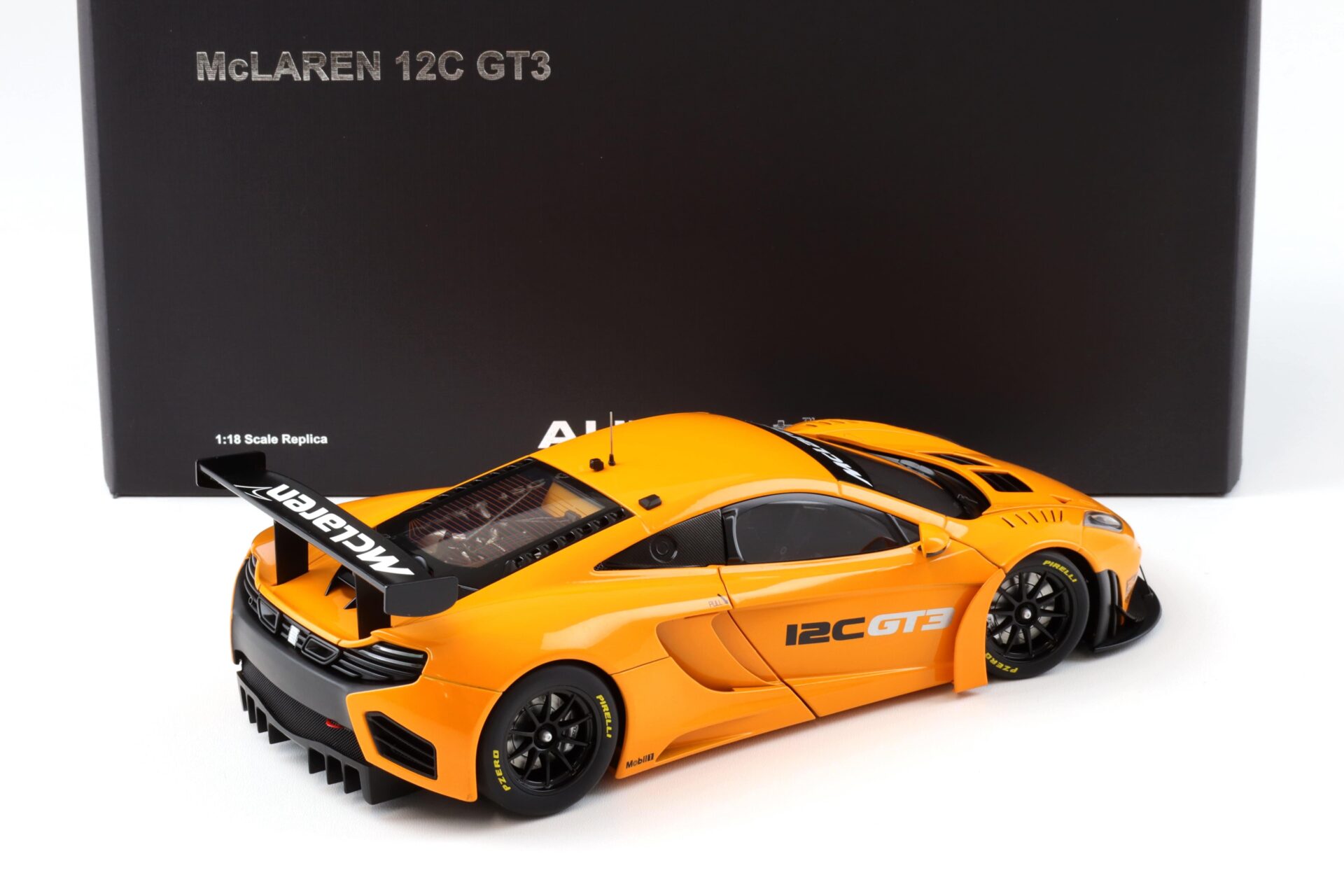 1:18 AUTOart McLAREN 12C GT3 Coupe Presentation Car metallic orange 81340