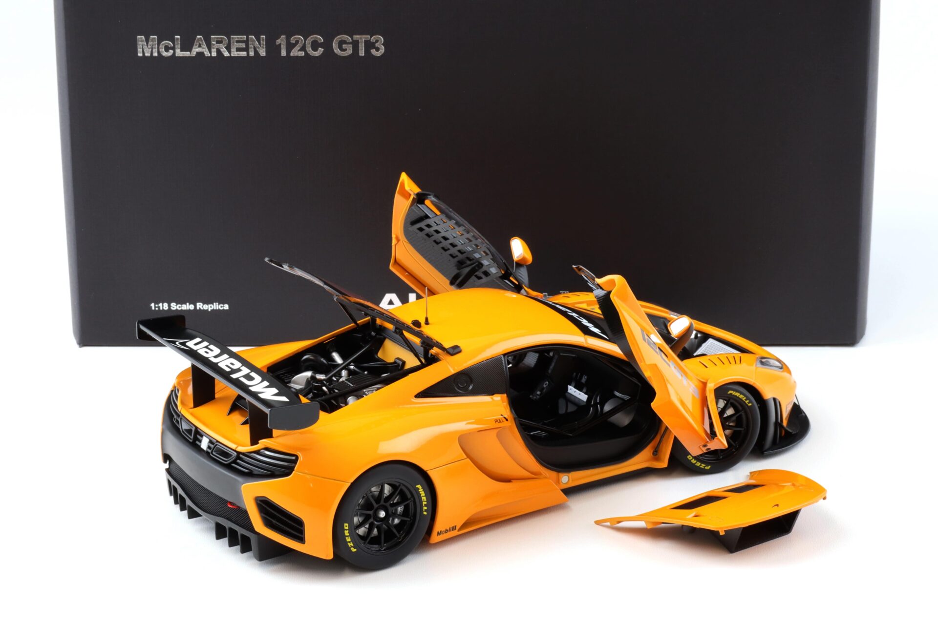 1:18 AUTOart McLAREN 12C GT3 Coupe Presentation Car metallic orange 81340
