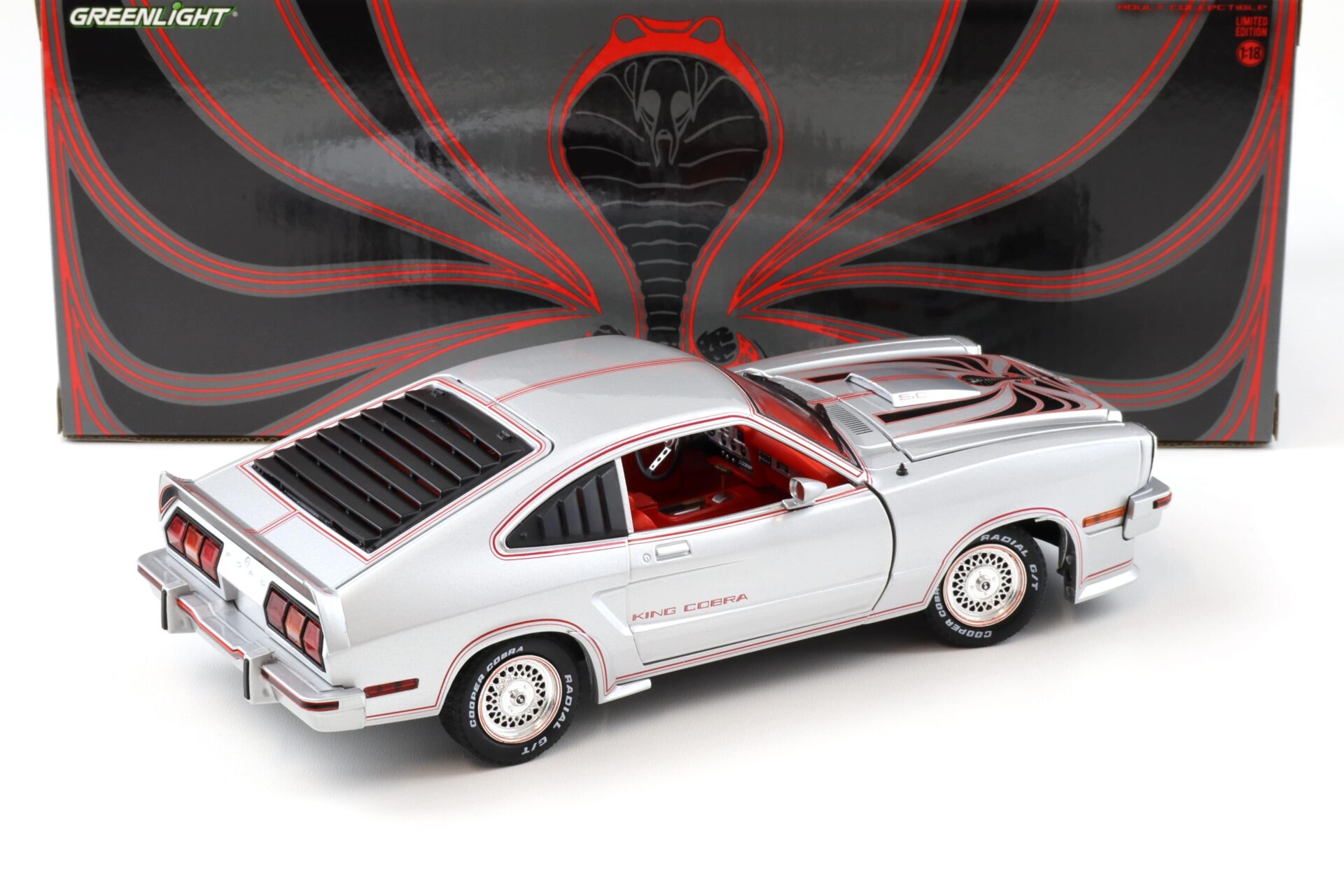 1:18 Greenlight 1978 Ford Mustang II King Cobra silver metallic/ black-red stripes
