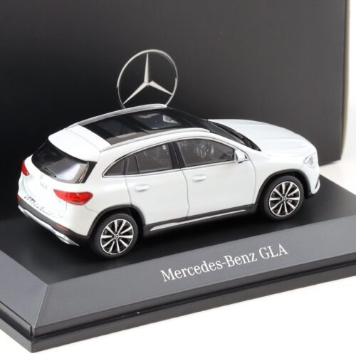 1:43 Spark Mercedes GLA H247 digital white 2020 DEALER VERSION