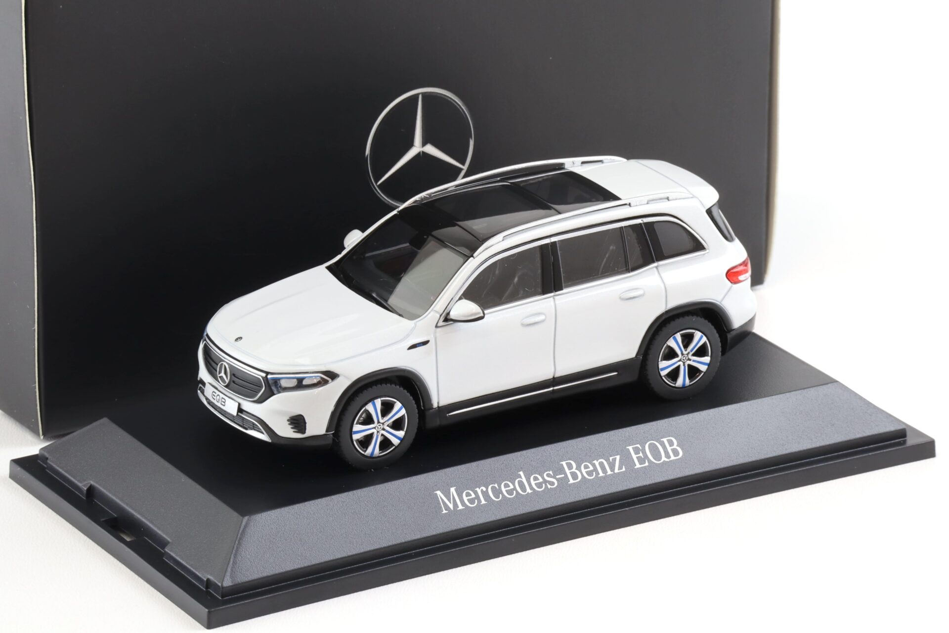 1:43 Herpa Mercedes EQB 2021 digital white DEALER VERSION