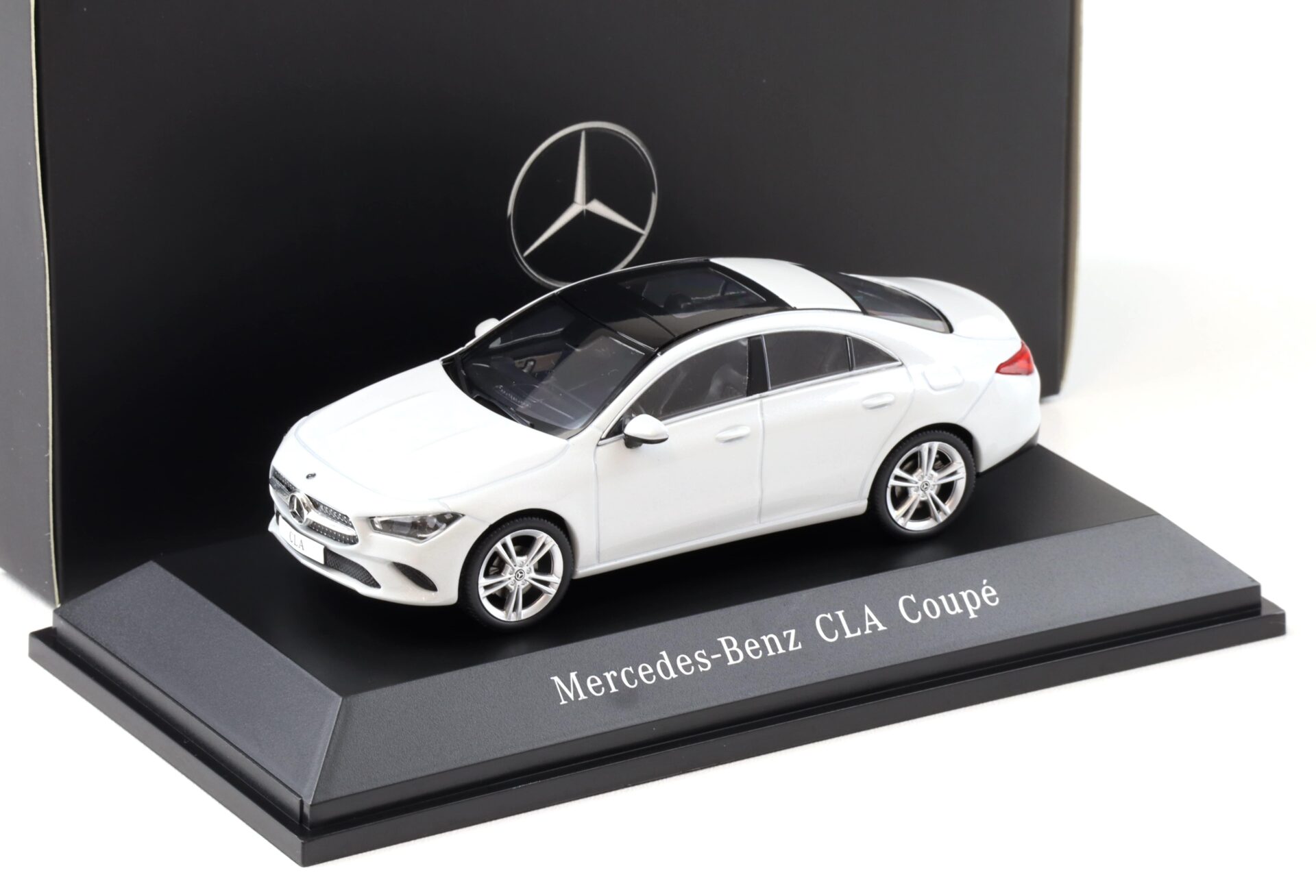 1:43 Spark Mercedes CLA Coupe C118 digital white 2019 DEALER VERSION