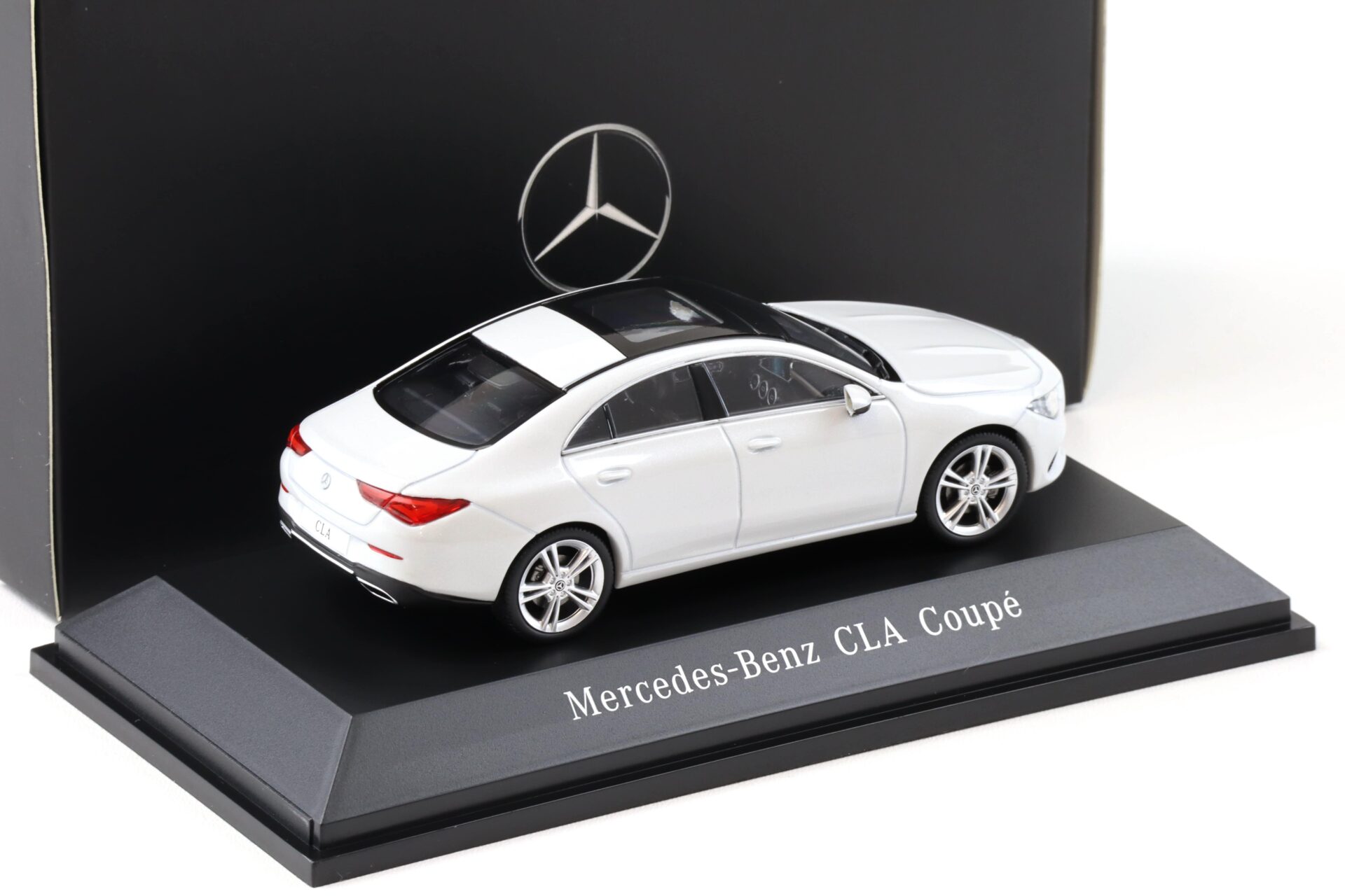 1:43 Spark Mercedes CLA Coupe C118 digital white 2019 DEALER VERSION