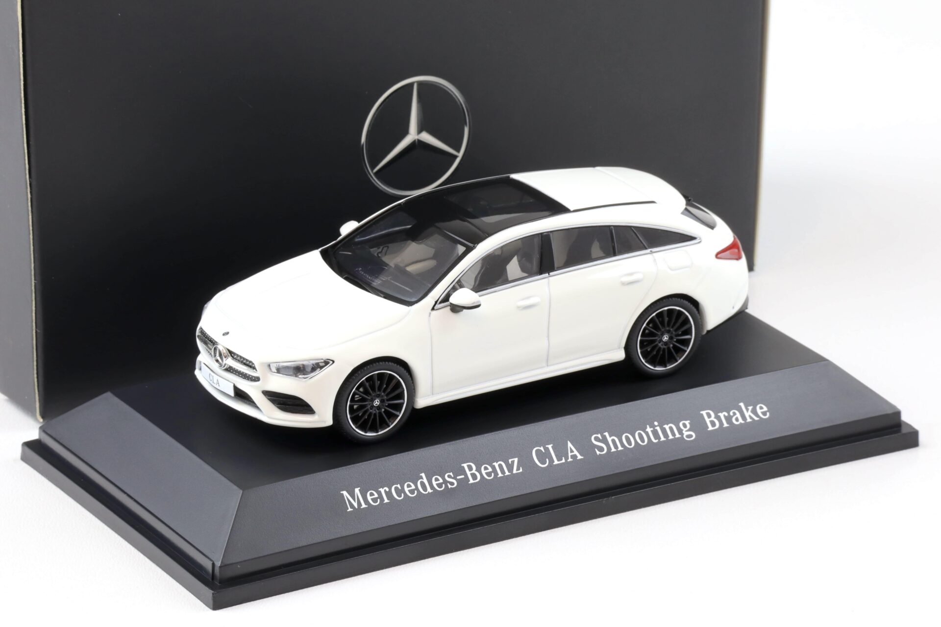 1:43 Spark Mercedes CLA Shooting Brake X118 Polar white 2019 DEALER VERSION