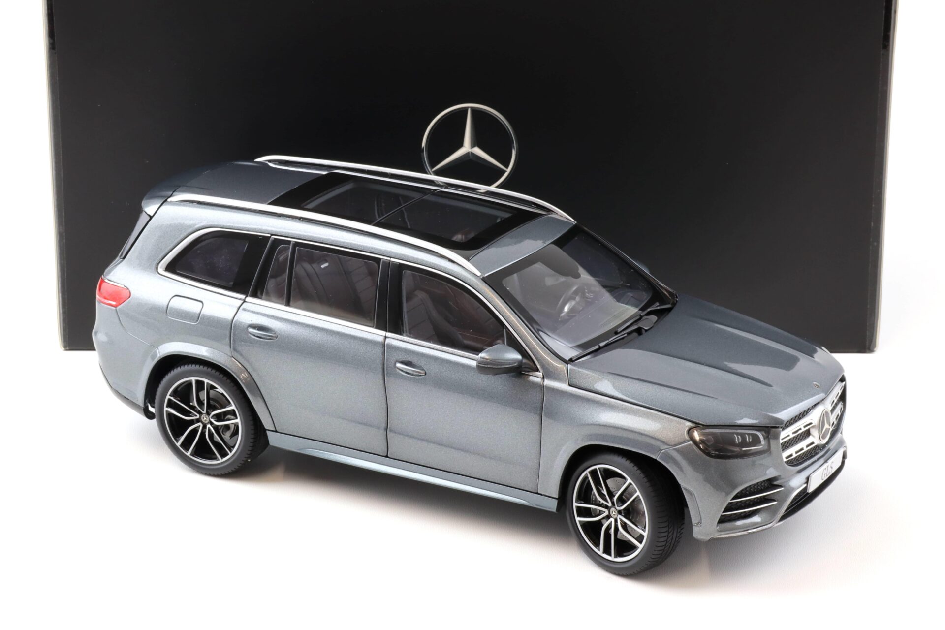 1:18 Jaditoys Mercedes GLS X167 Selenite grey metallic 2019 DEALER VERSION