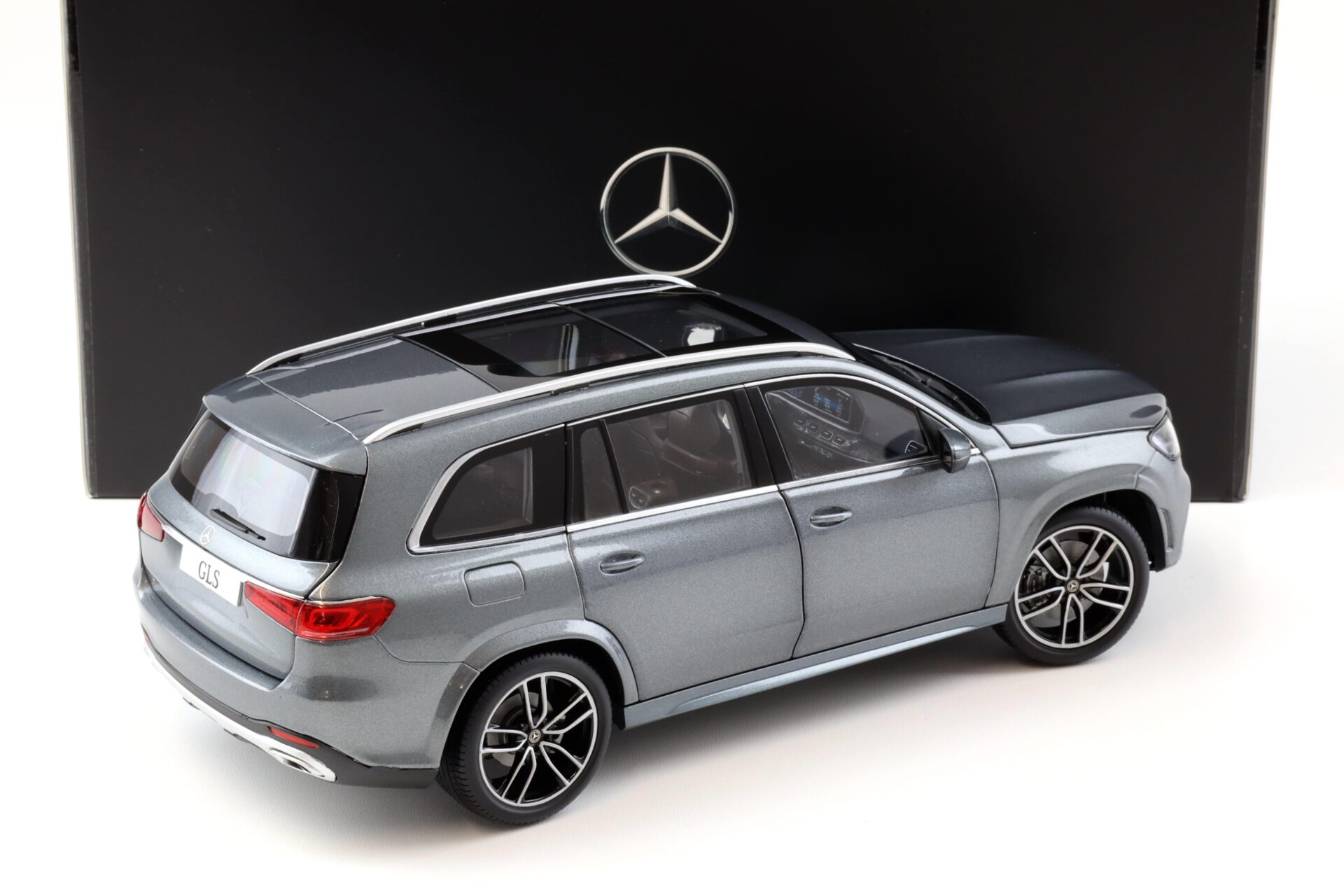 1:18 Jaditoys Mercedes GLS X167 Selenite grey metallic 2019 DEALER VERSION