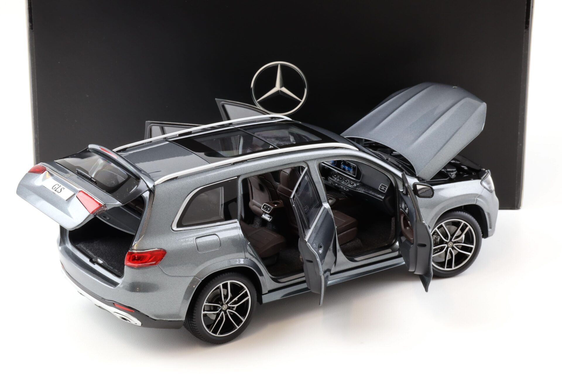 1:18 Jaditoys Mercedes GLS X167 Selenite grey metallic 2019 DEALER VERSION