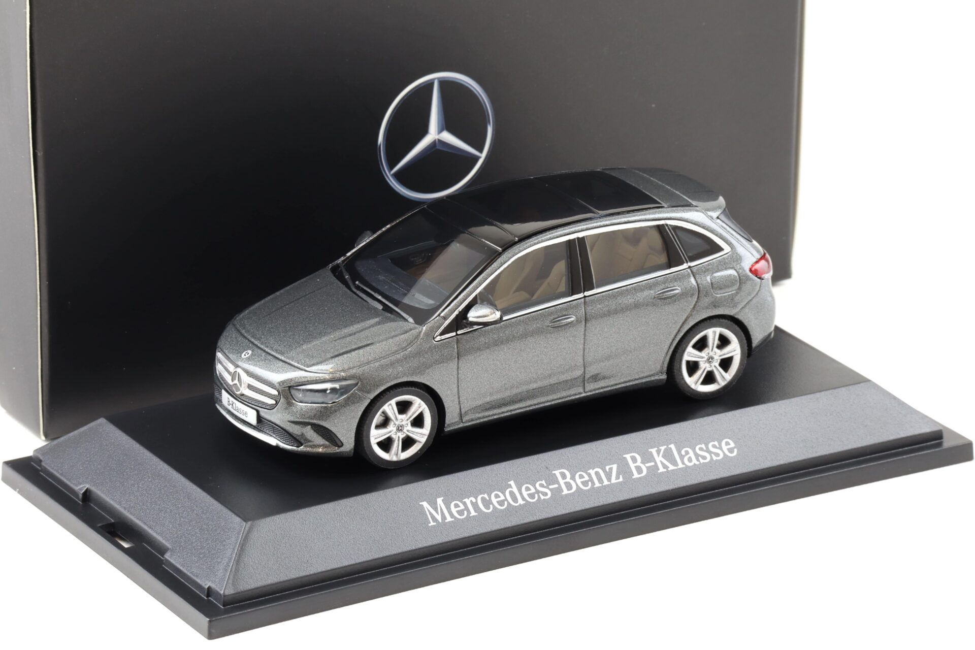 1:43 Herpa Mercedes B-Klasse W247 mountain grey DEALER VERSION