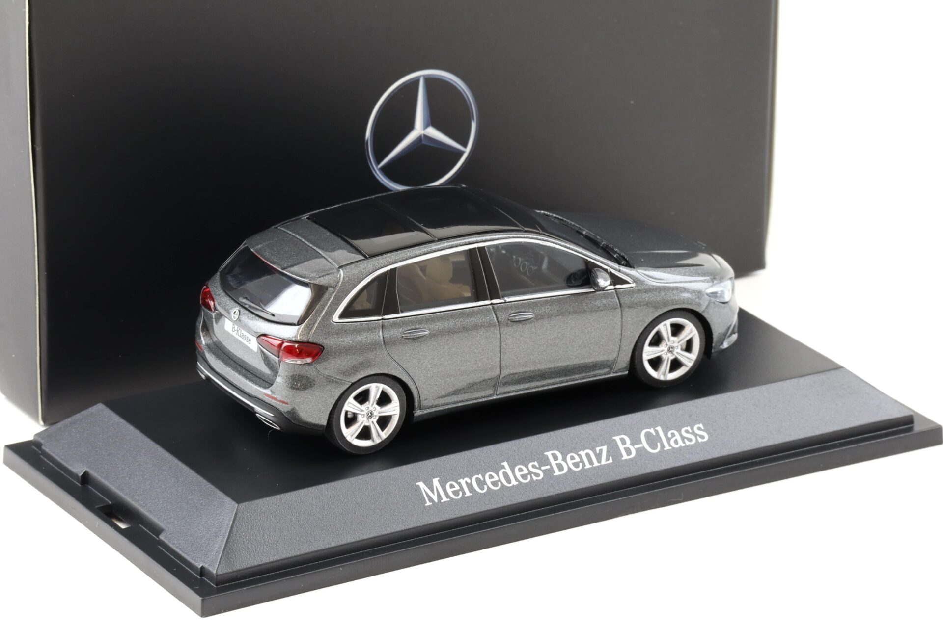 1:43 Herpa Mercedes B-Klasse W247 mountain grey DEALER VERSION