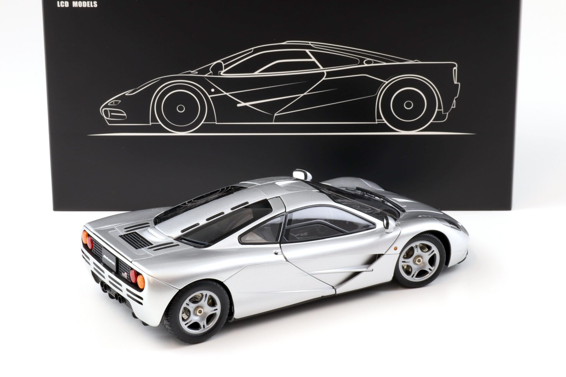 1:18 LCD Models McLaren F1 Road Car silver metallic 1995 LCD18014-SI