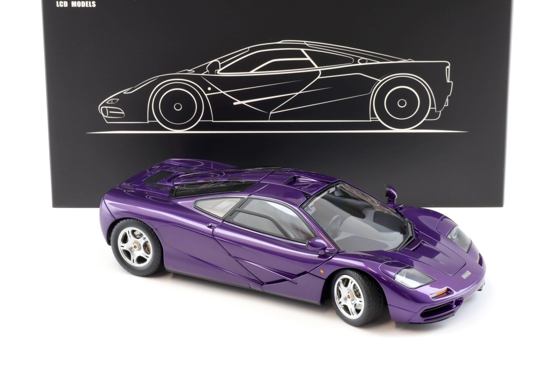 1:18 LCD Models McLaren F1 Road Car purple metallic 1995 LCD18014-PU