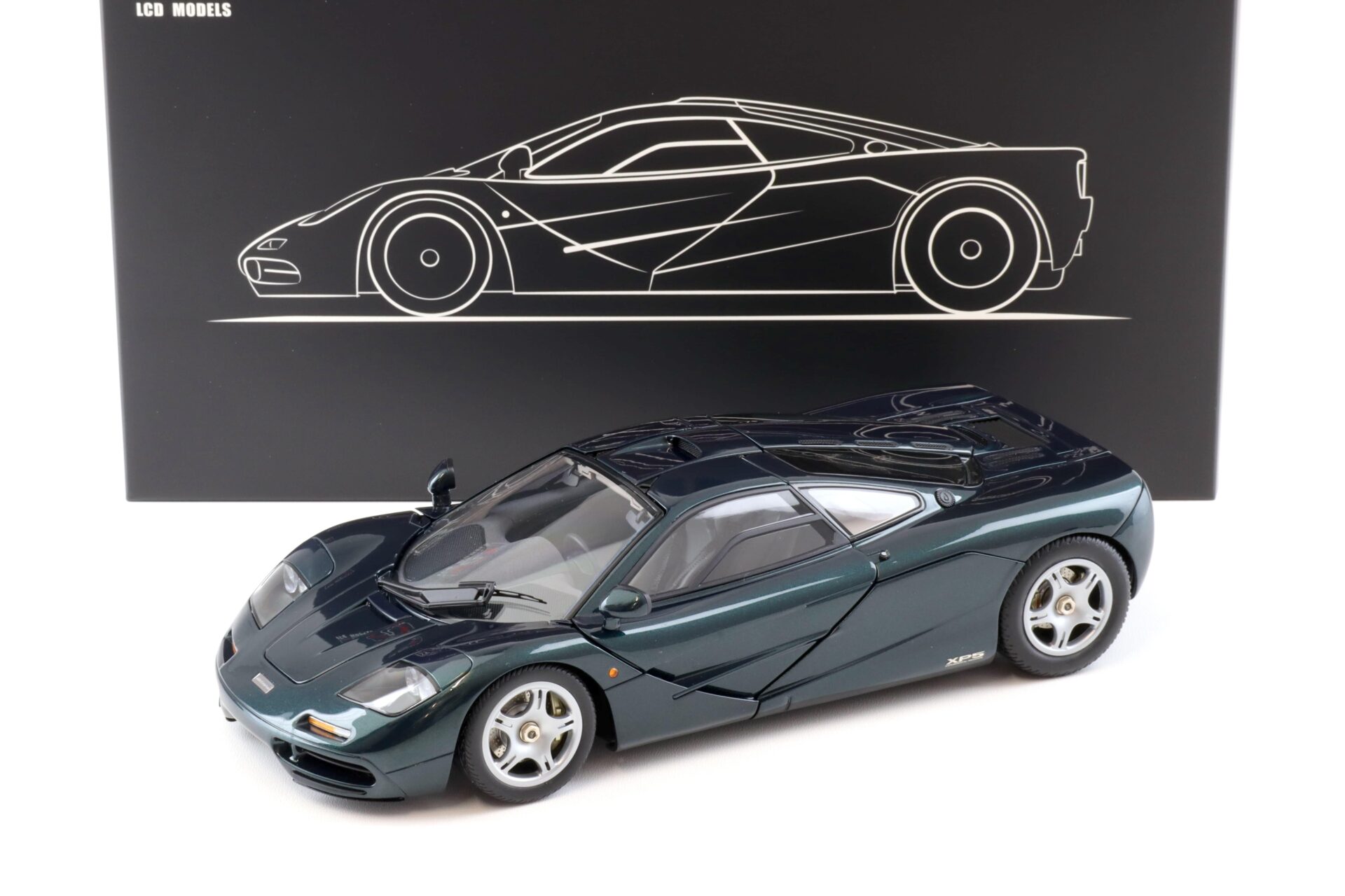 1:18 LCD Models McLaren F1 Road Car XP5 green metallic 1995 LCD18014-GR