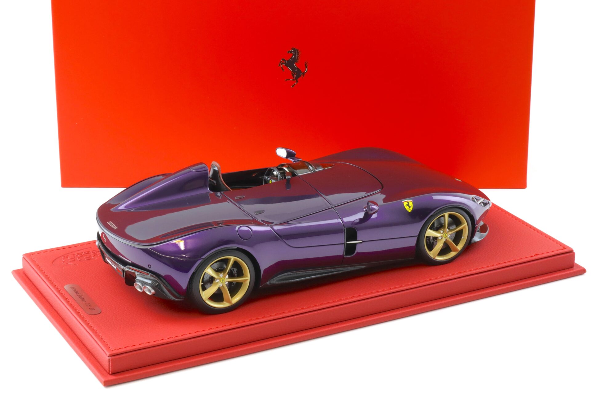 1:18 BBR Ferrari Monza SP1 Hong Kong Violet with red base - Limited 28 pcs.