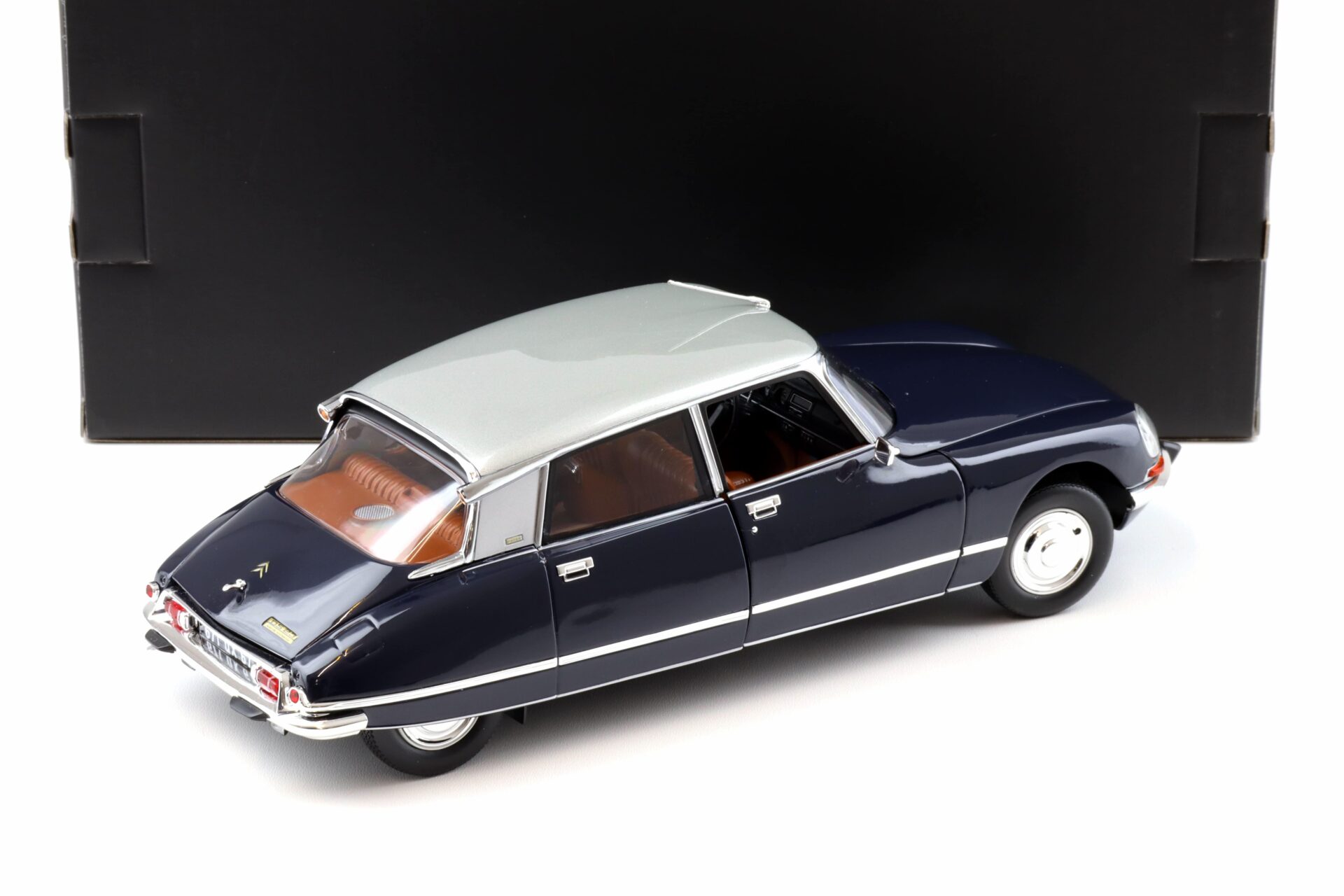 1:18 Norev Citroen DS 23 Pallas 1972 night blue/ silver 181577