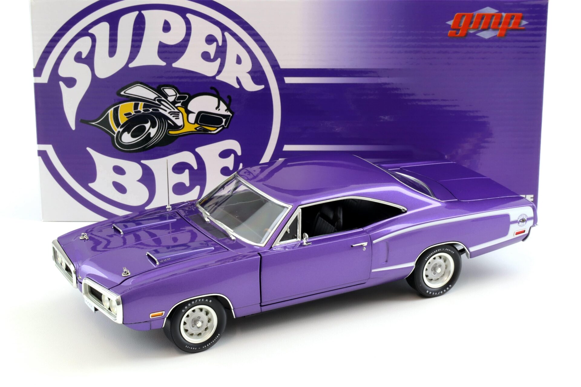 ID 98215 orig.jpg 1:18 GMP 1970 Dodge Coronet Super Bee Coupe plum crazy purple 18860