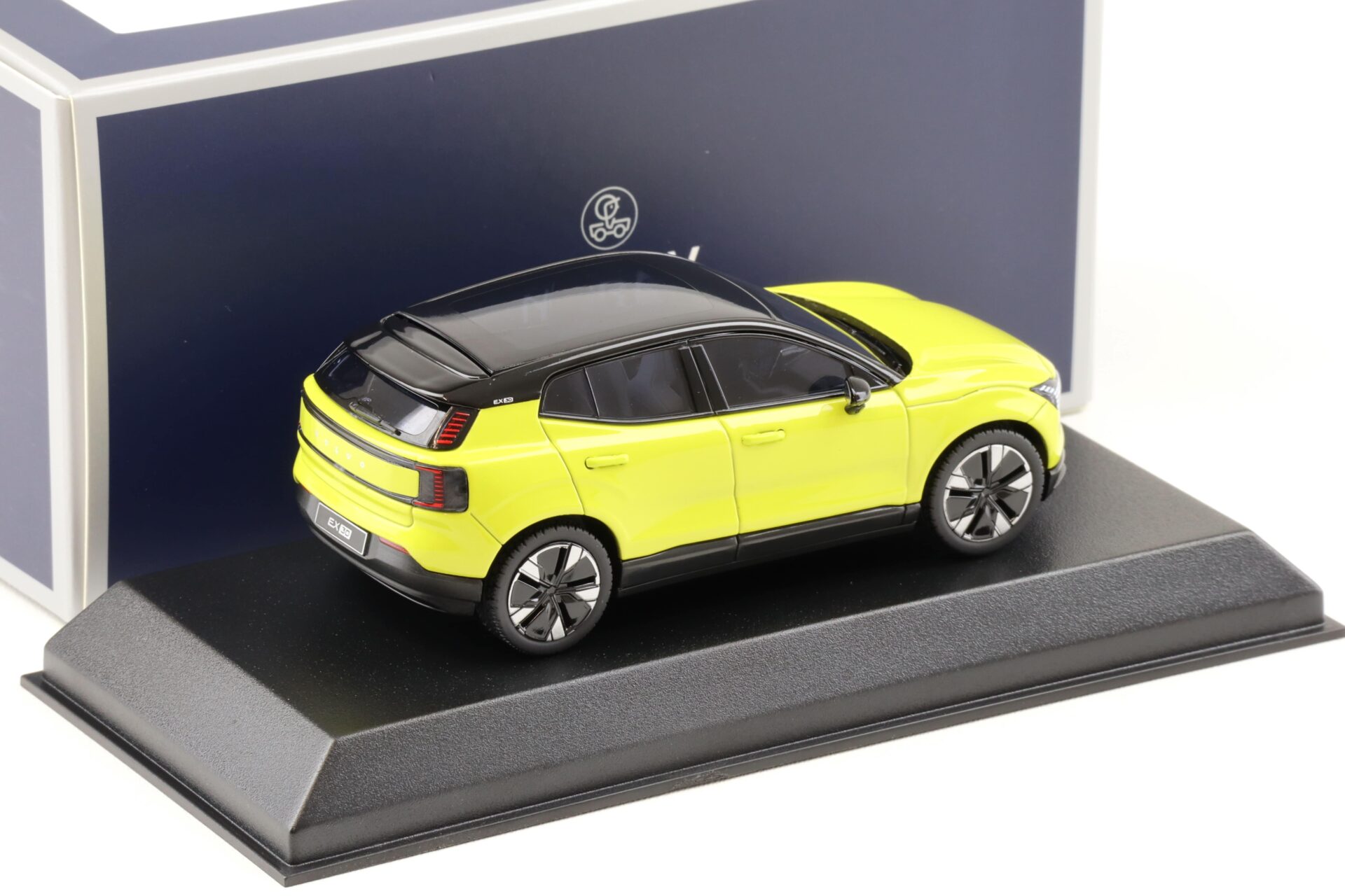 1:43 Norev Volvo EX30 2024 Moss yellow 870071