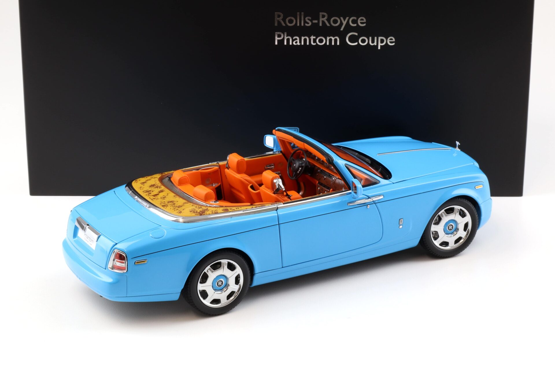 1:18 Kyosho Rolls Royce Phantom Drophead Coupe light blue KS08871BL