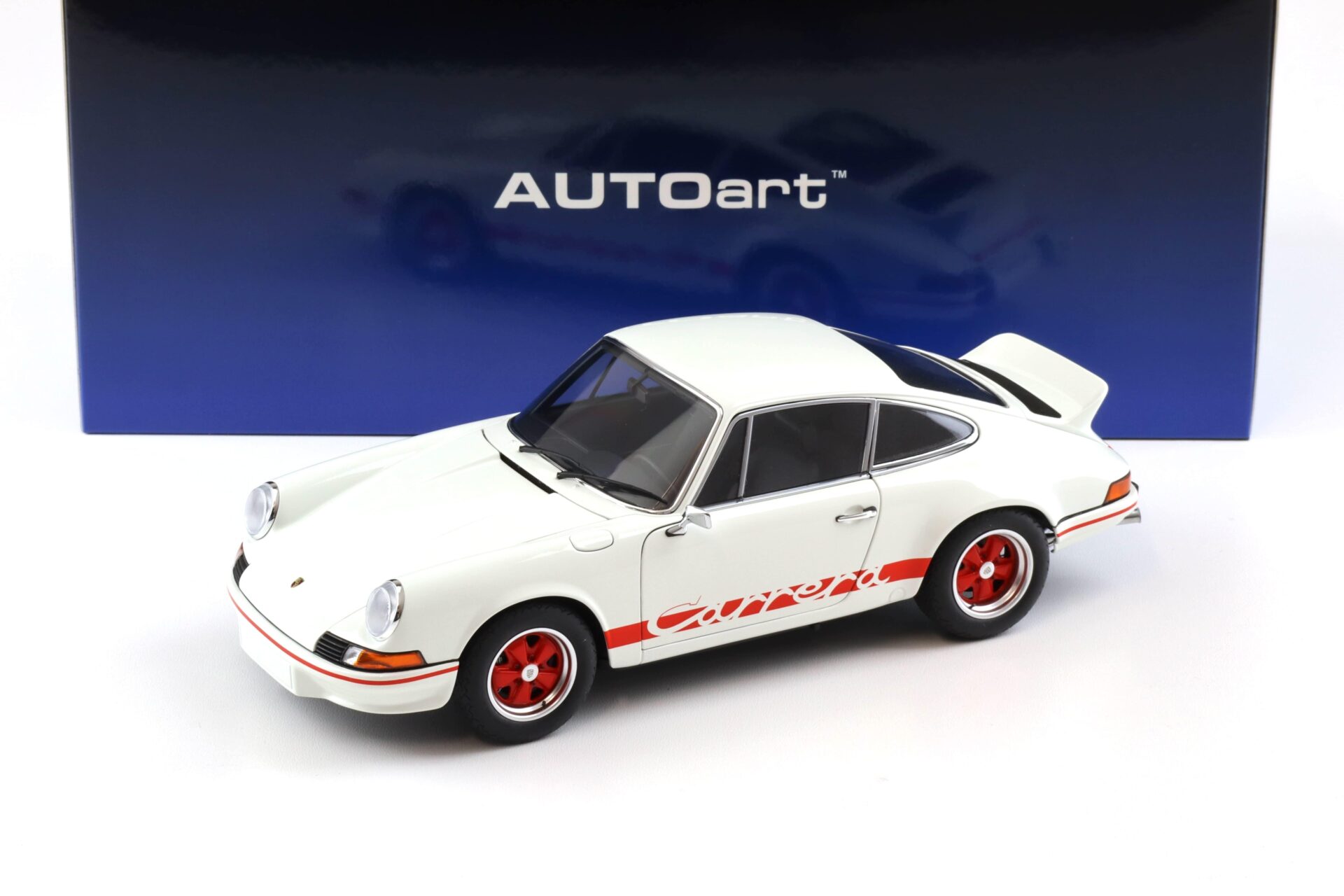 1:18 AUTOart Porsche 911 Carrera RS 2.7 Grand Prix white/ red stripes 78030