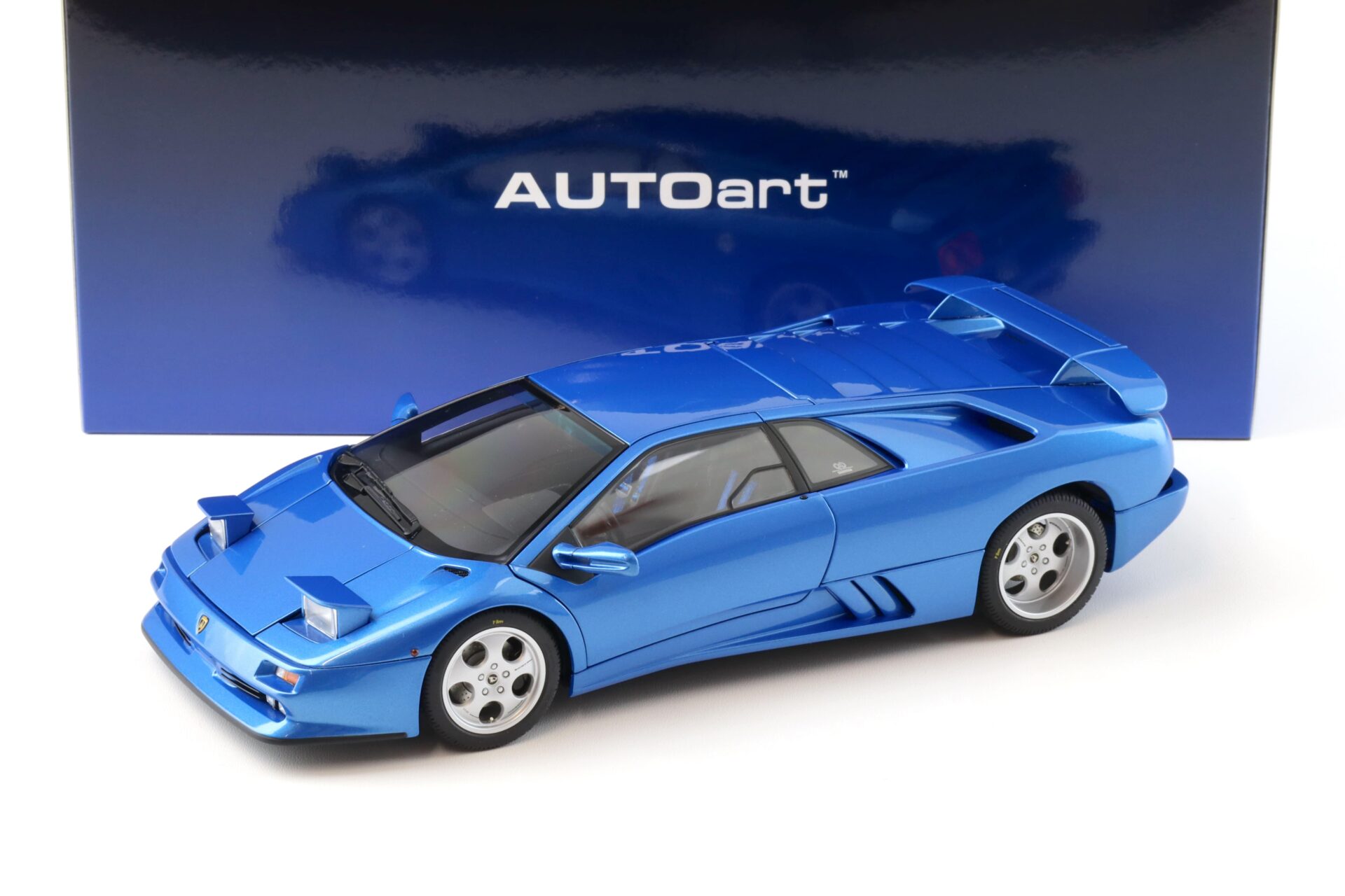 1:18 AUTOart 1993 Lamborghini Diablo SE30 blu Sirena/ metallic blue 79156