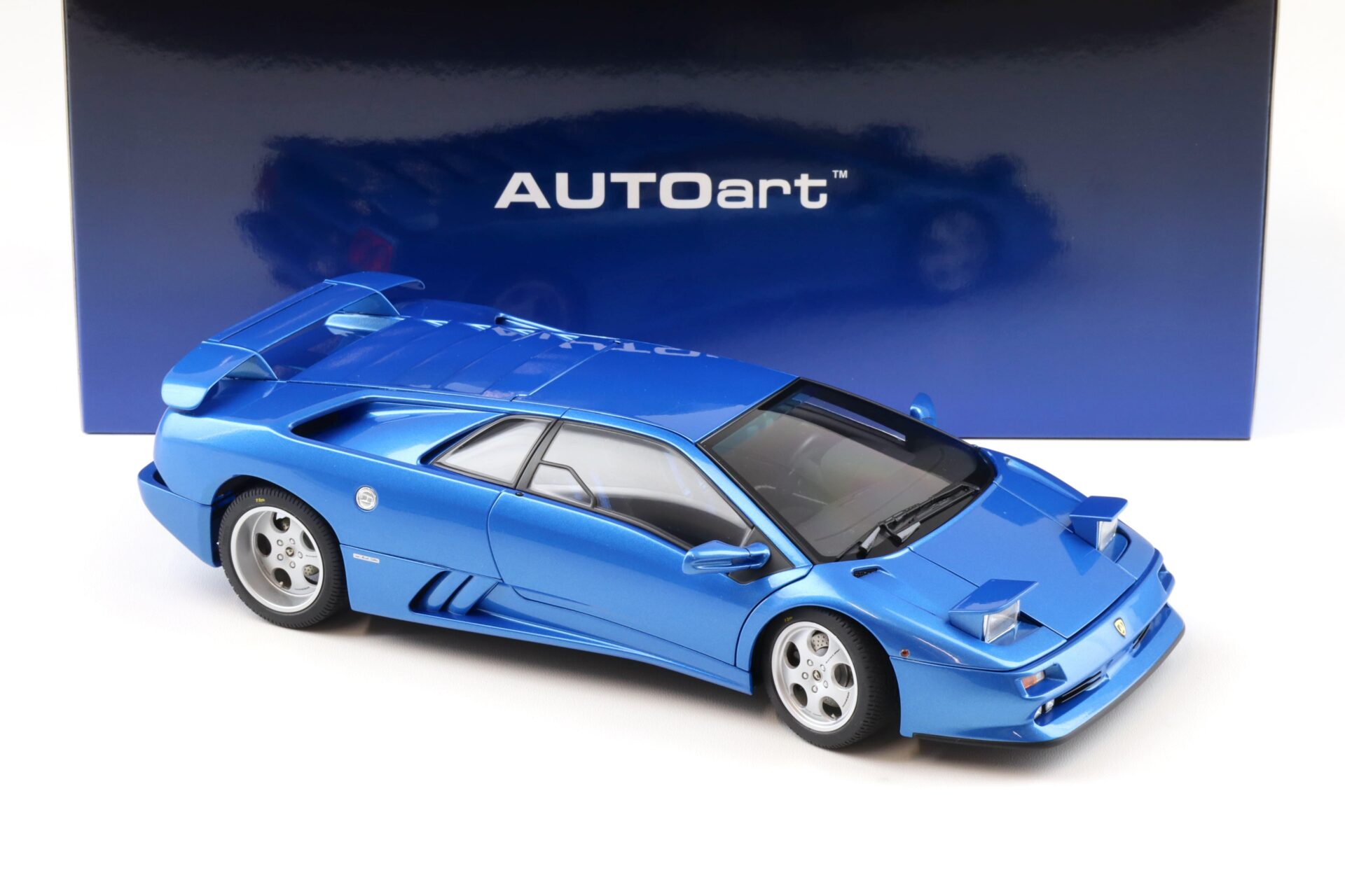 1:18 AUTOart 1993 Lamborghini Diablo SE30 blu Sirena/ metallic blue 79156