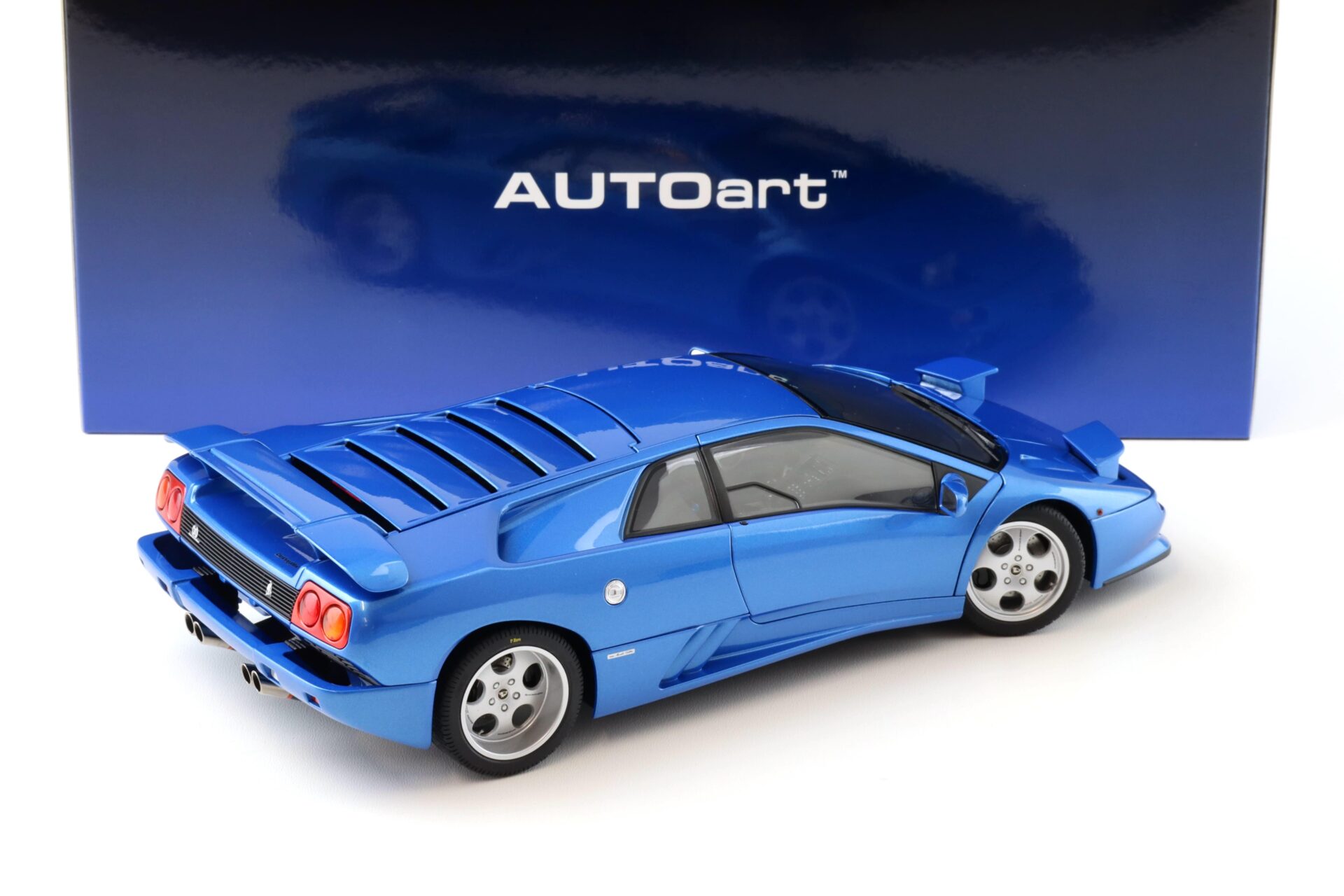 1:18 AUTOart 1993 Lamborghini Diablo SE30 blu Sirena/ metallic blue 79156