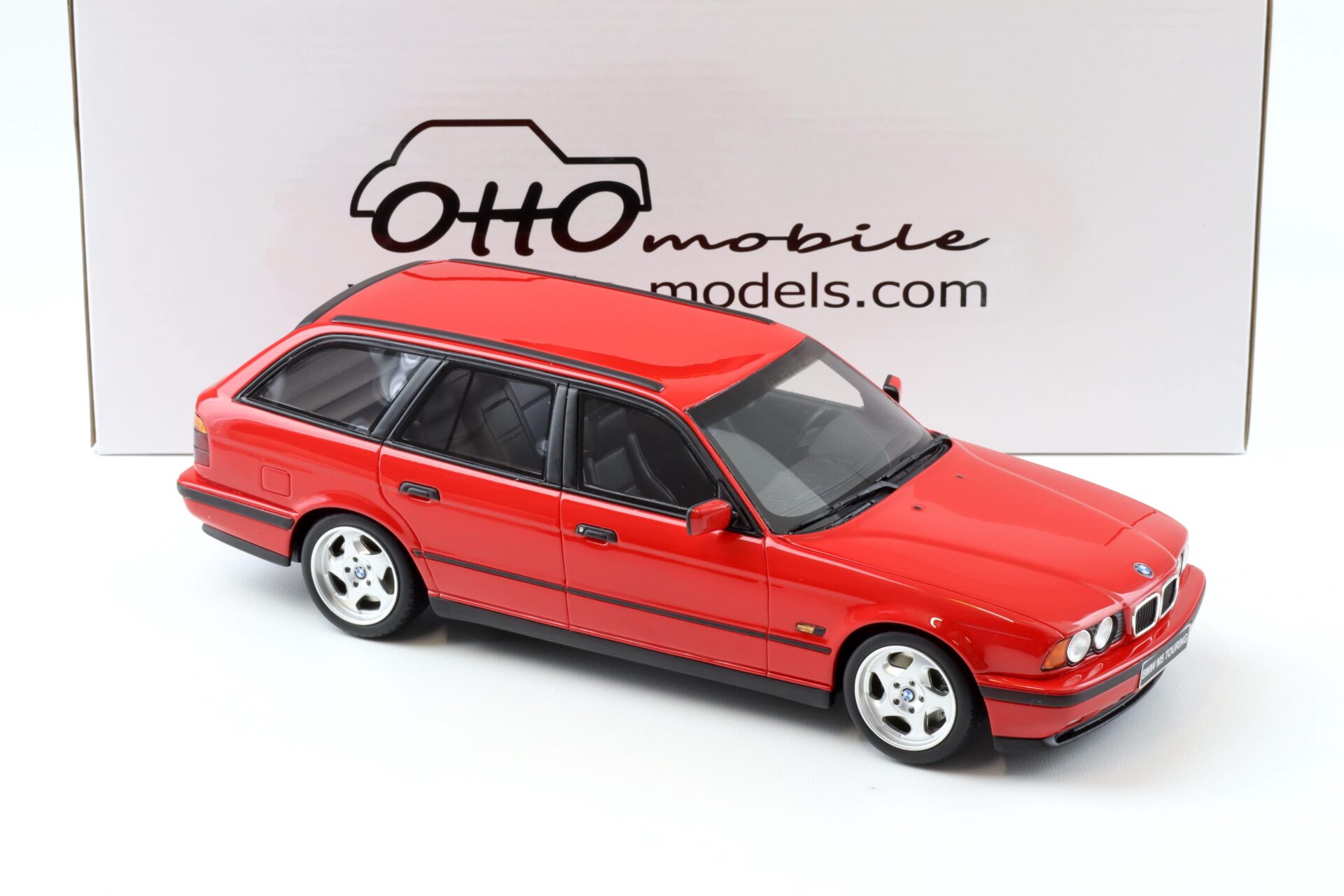 1:18 OTTO mobile OT951 BMW M5 E34 Touring 1994 red
