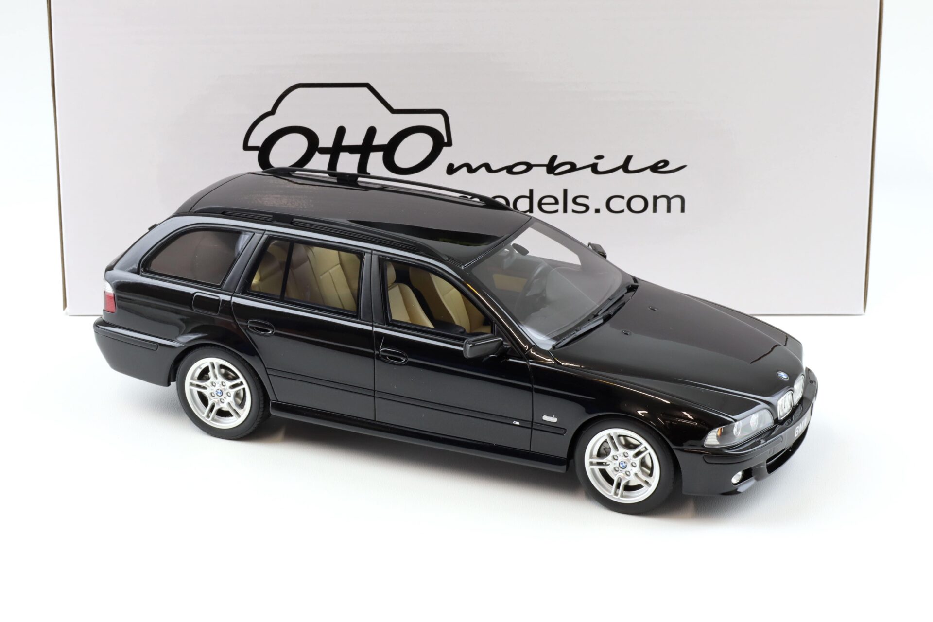 1:18 OTTO mobile OT1013 BMW 540i Touring E39 M-Pack black 2001